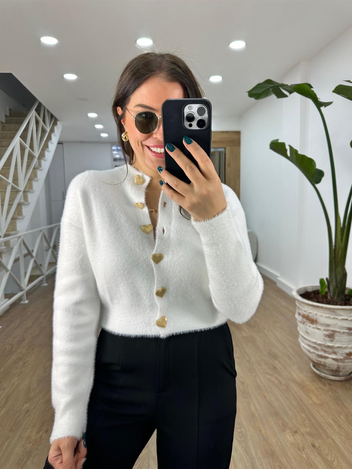 Kalp Düğmeli Yumoş Hırka-Beyaz