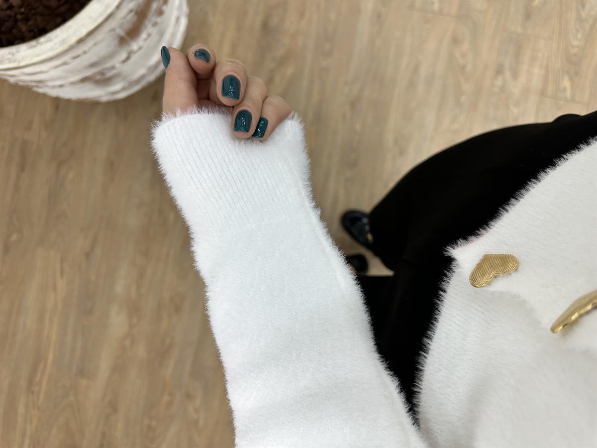 Kalp Düğmeli Yumoş Hırka-Beyaz