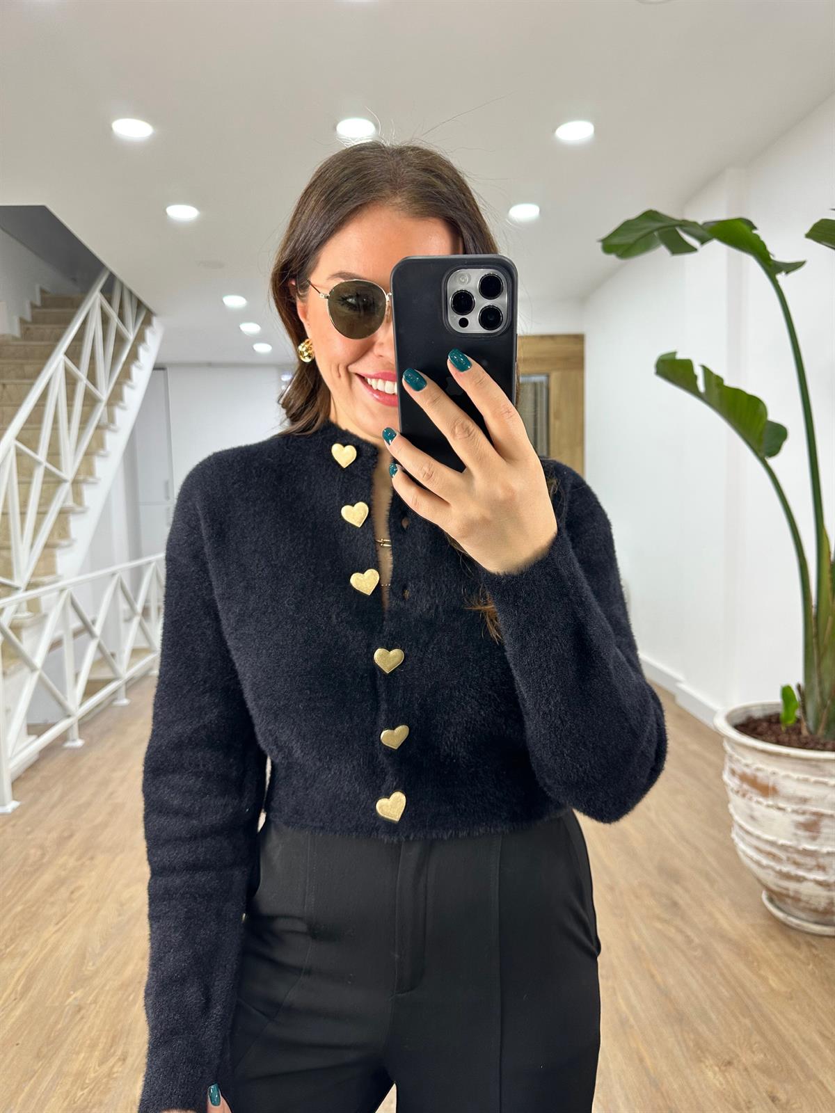 Kalp Düğmeli Yumoş Hırka-Siyah