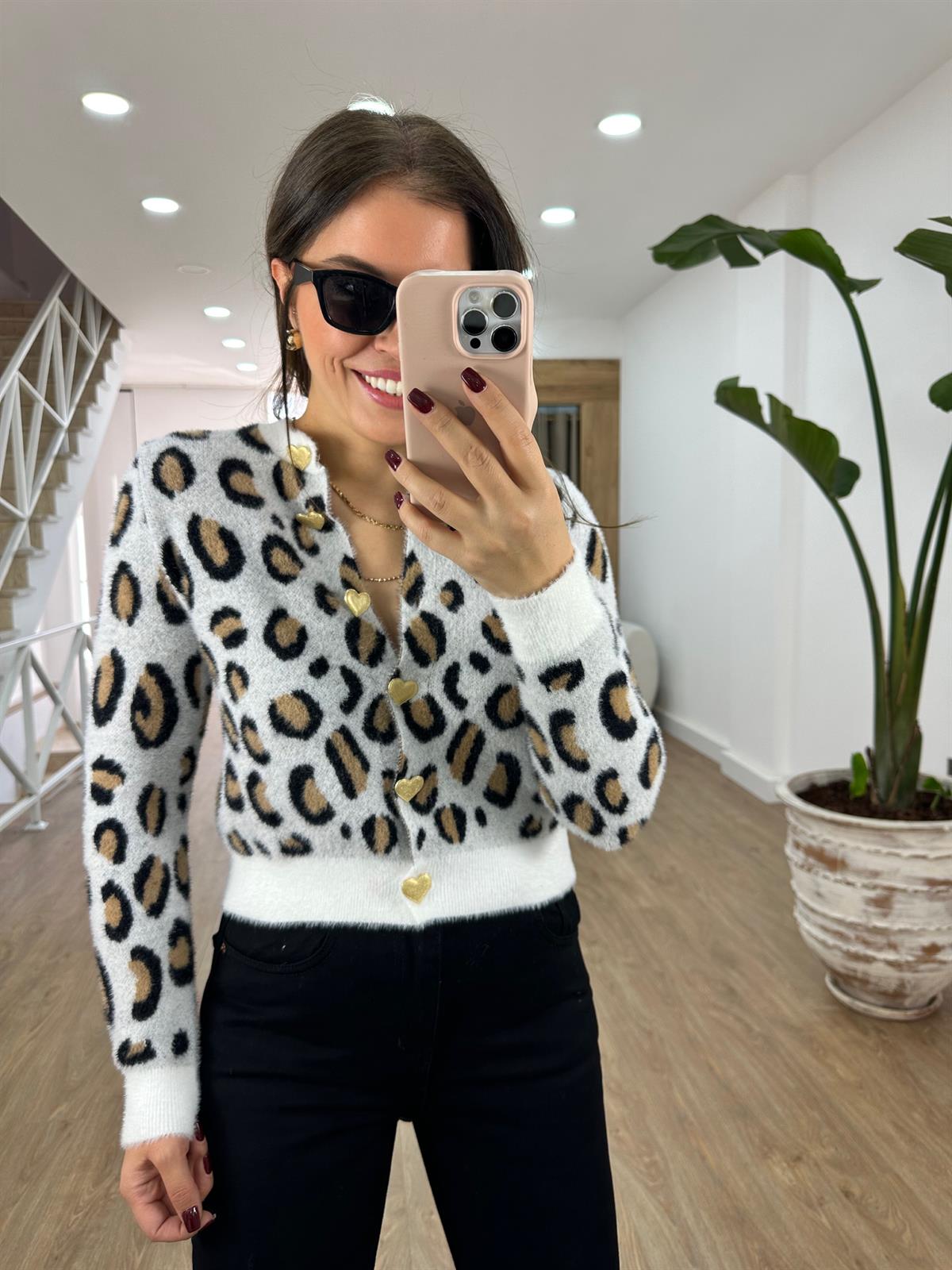 Kalp Düğmeli Yumoş Hırka -Vizon