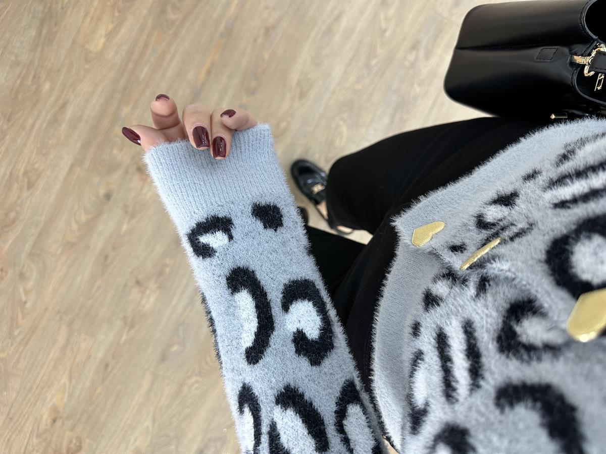 Kalp Düğmeli Yumoş Leopar Hırka-Gri