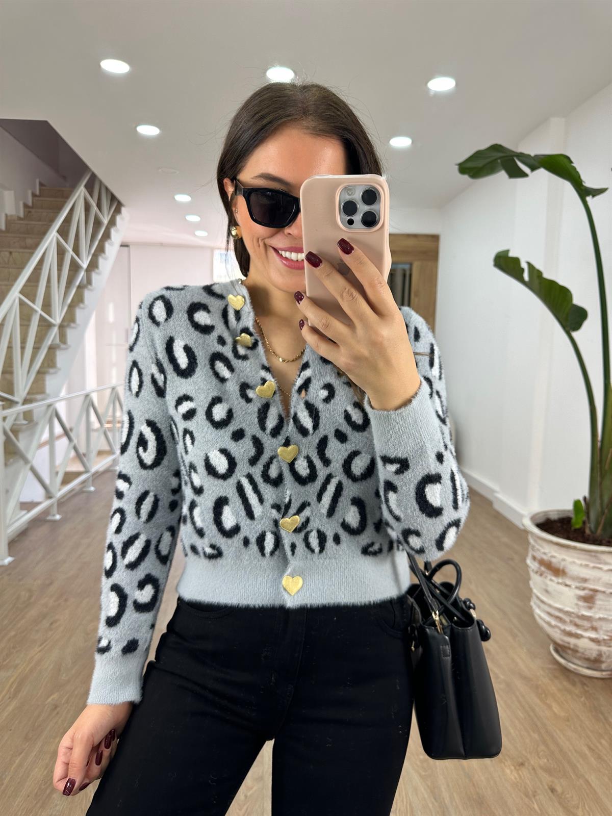 Kalp Düğmeli Yumoş Leopar Hırka-Gri