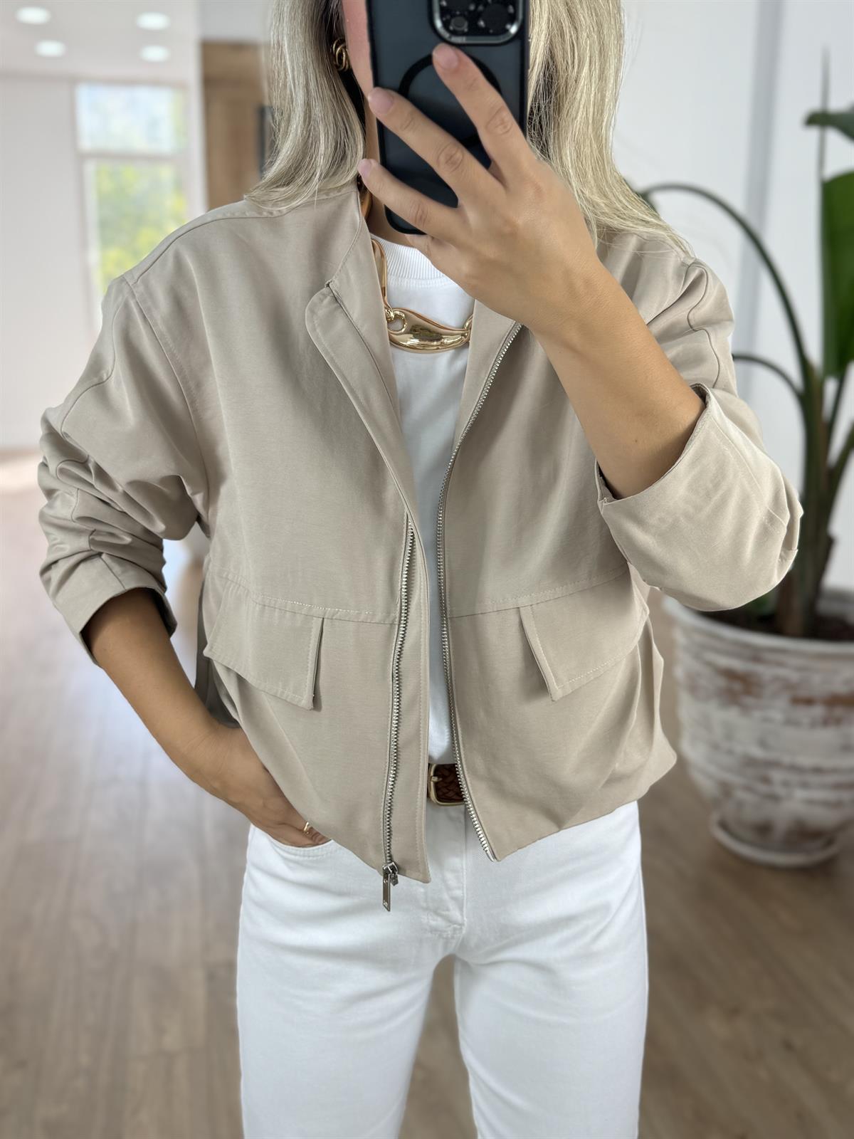Kapak Cepli Fermuarlı Bomber Ceket - Bej