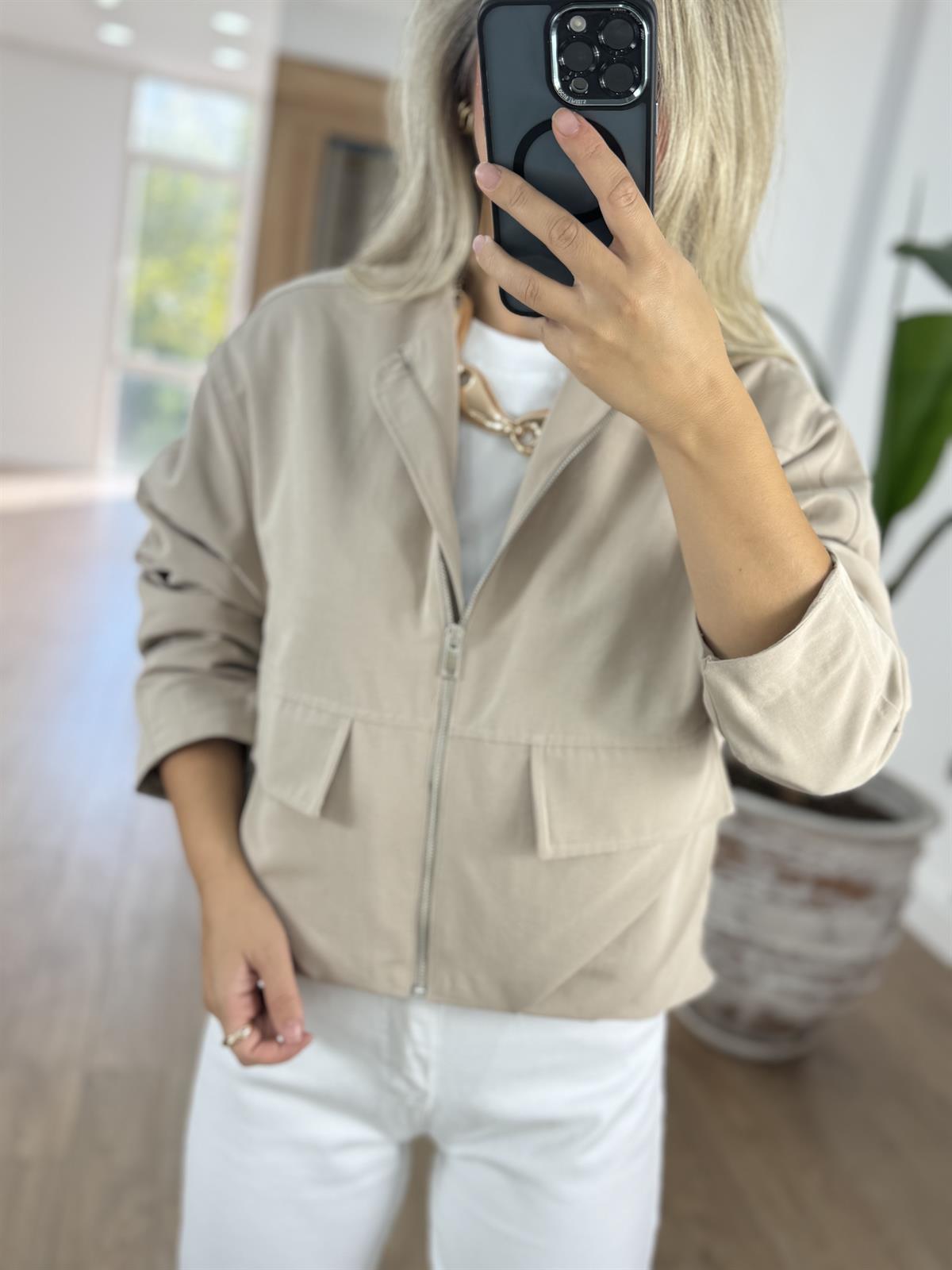 Kapak Cepli Fermuarlı Bomber Ceket - Bej