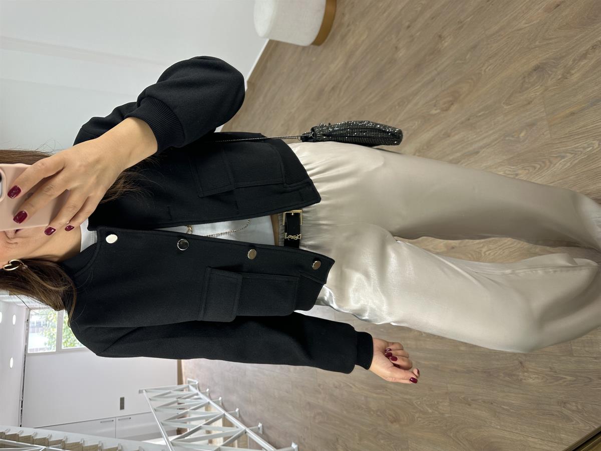 Kapak Cepli Kaşe Bomber Ceket-Siyah