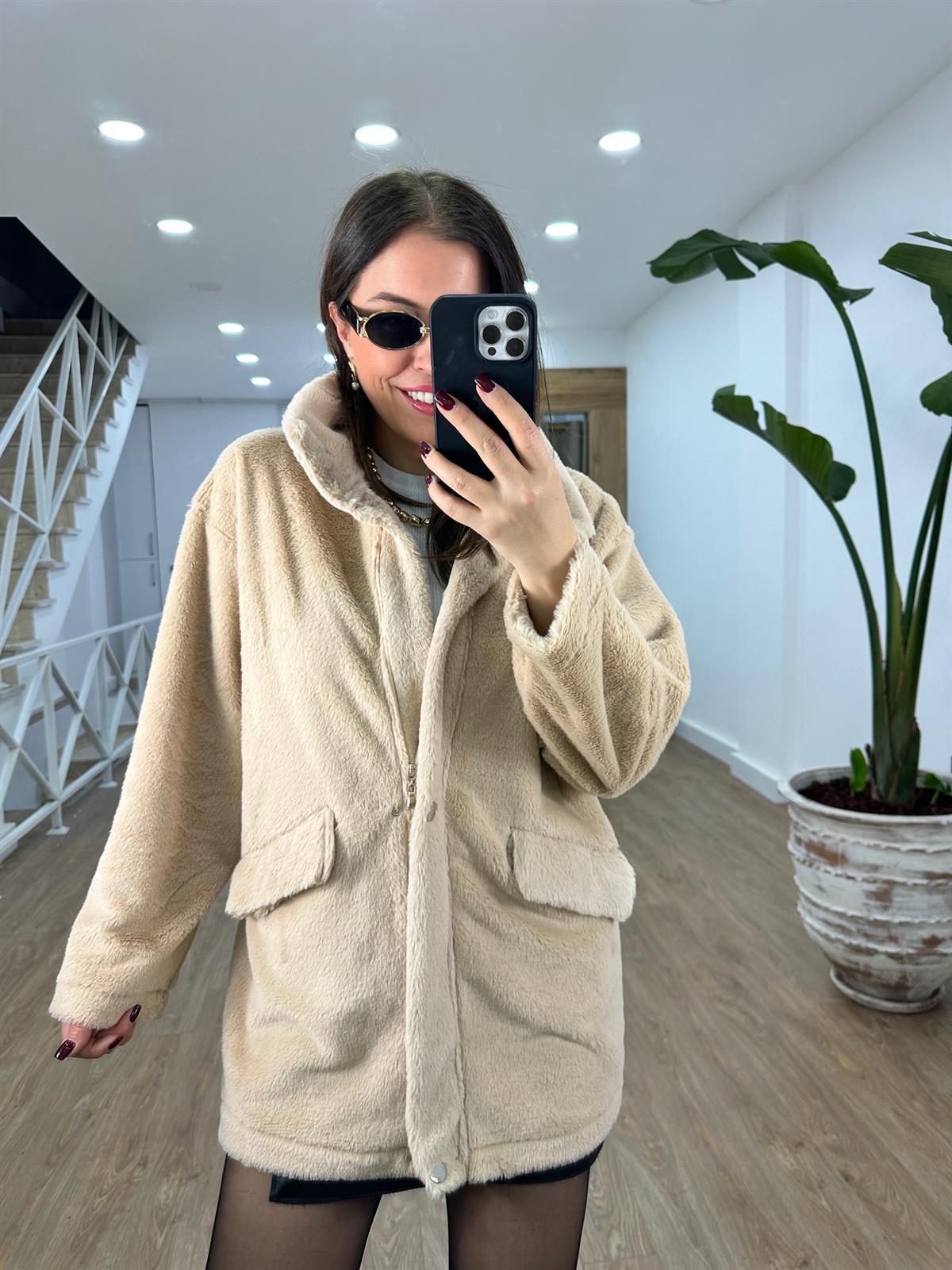 Kapak Cepli Önü Fermuarlı Kürk-Bej