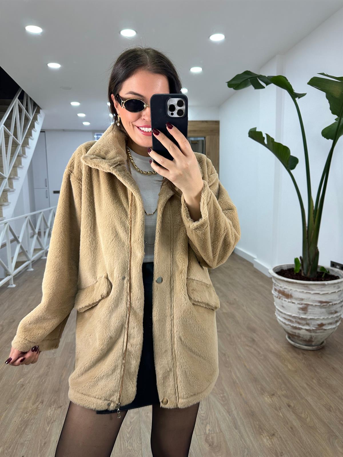 Kapak Cepli Önü Fermuarlı Kürk-Camel