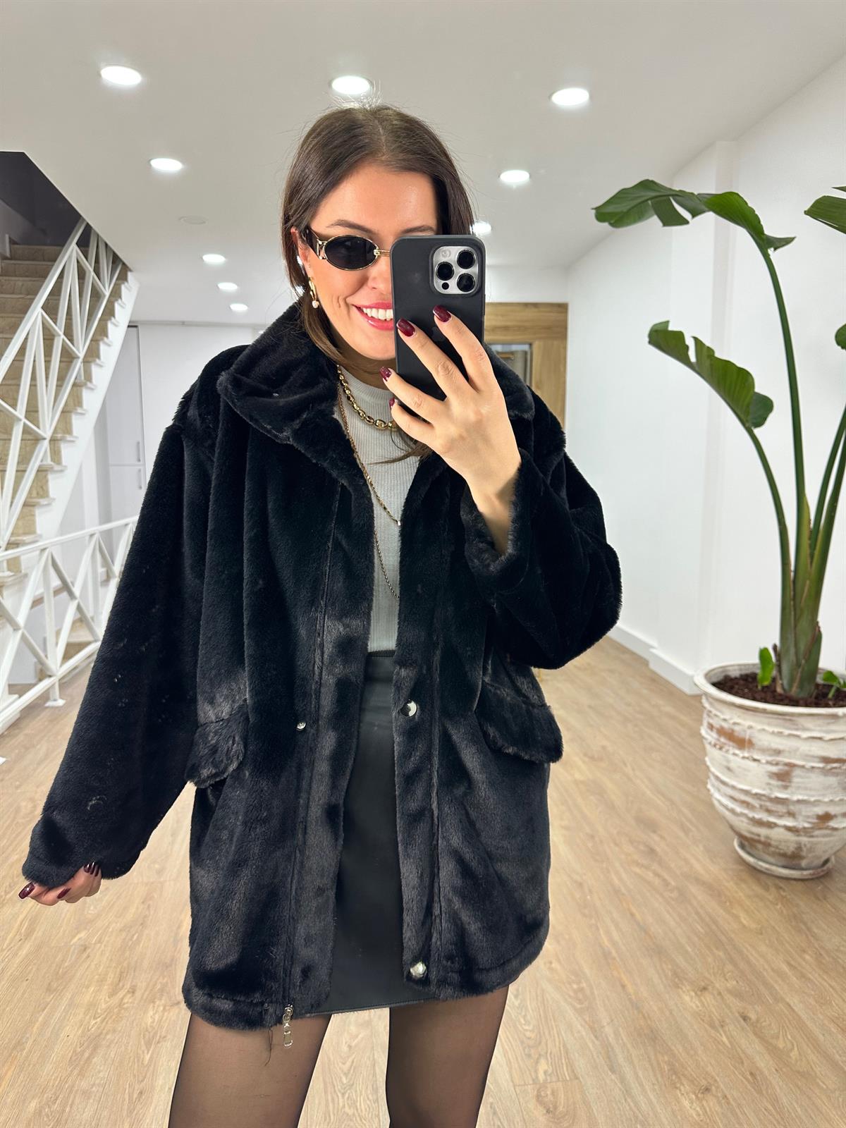 Kapak Cepli Önü Fermuarlı Kürk-Siyah