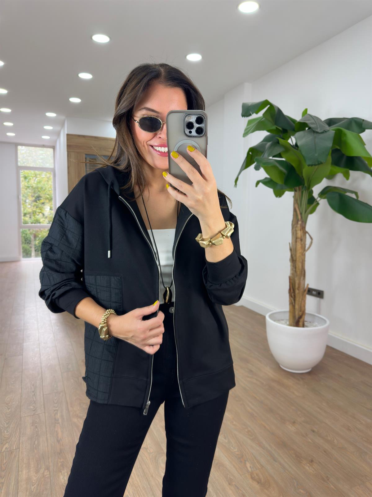 Kapitone Detaylı Kapüşonlu Sweatshirt 