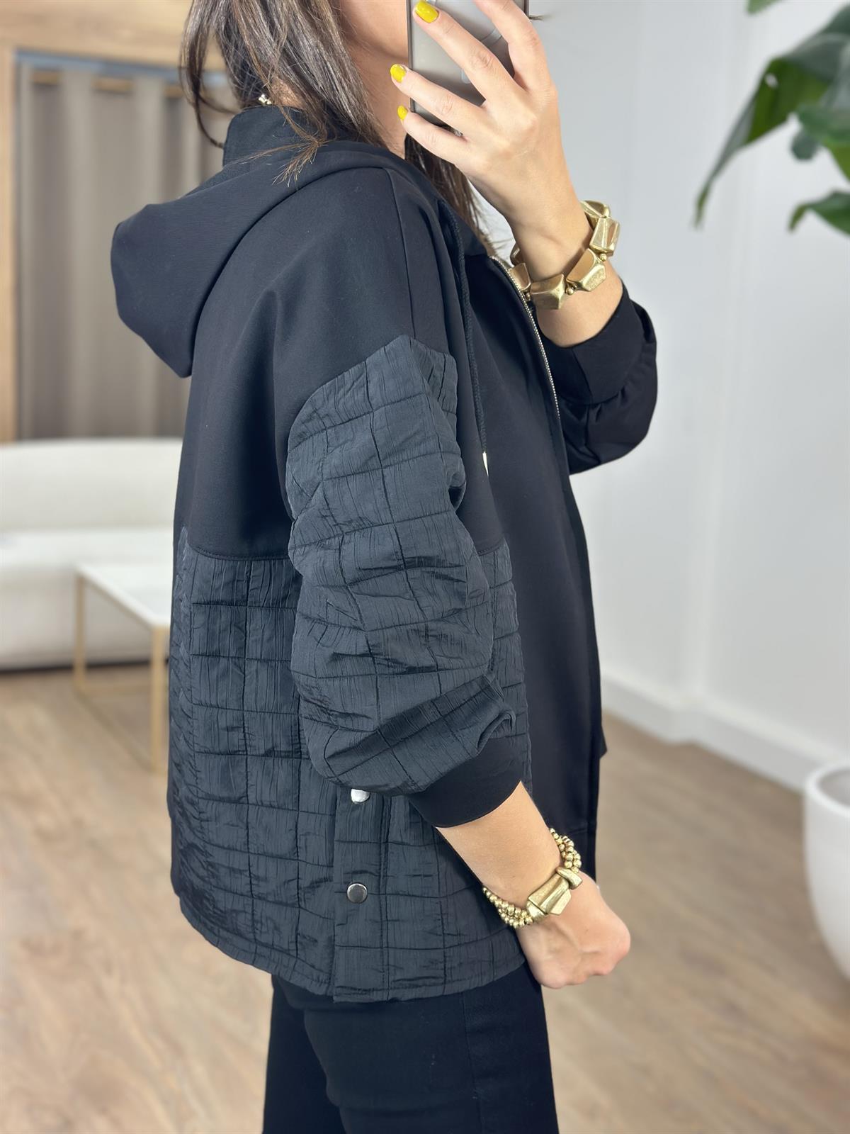 Kapitone Detaylı Kapüşonlu Sweatshirt 