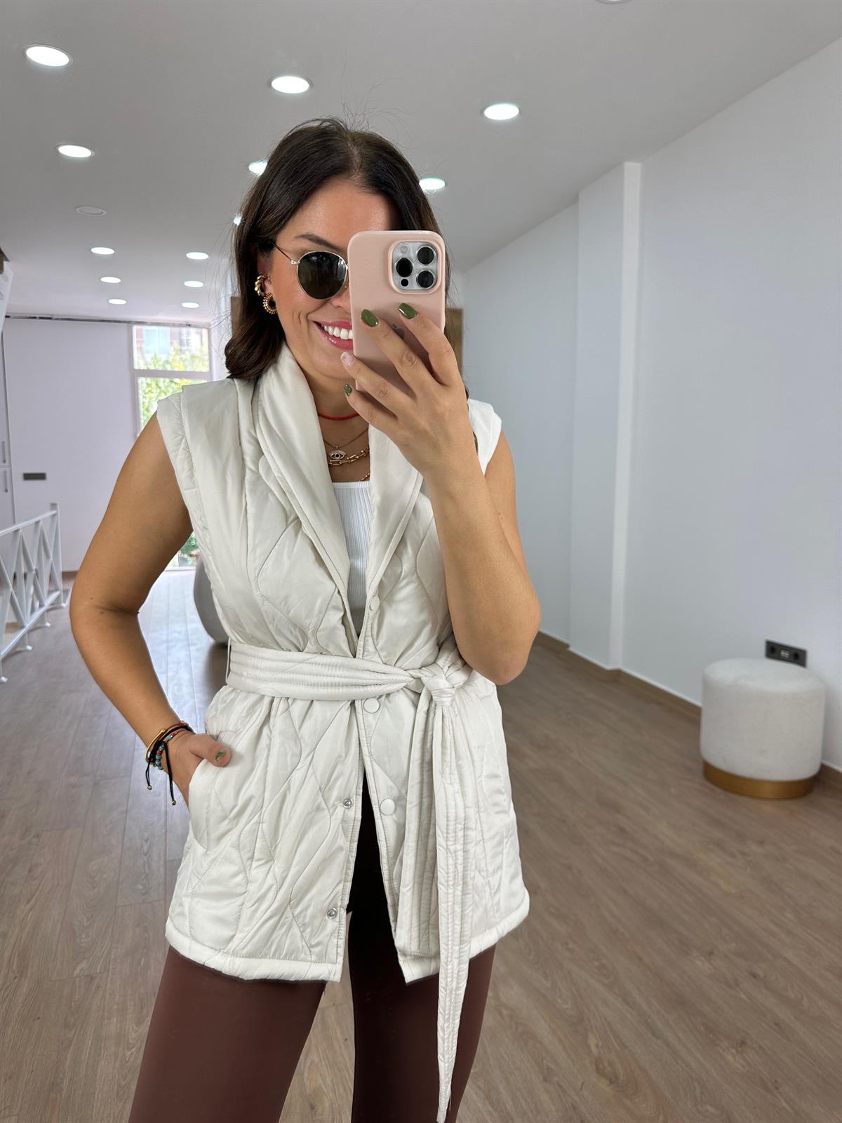 Kapitone Kuşaklı Tasarım Yelek-Bej