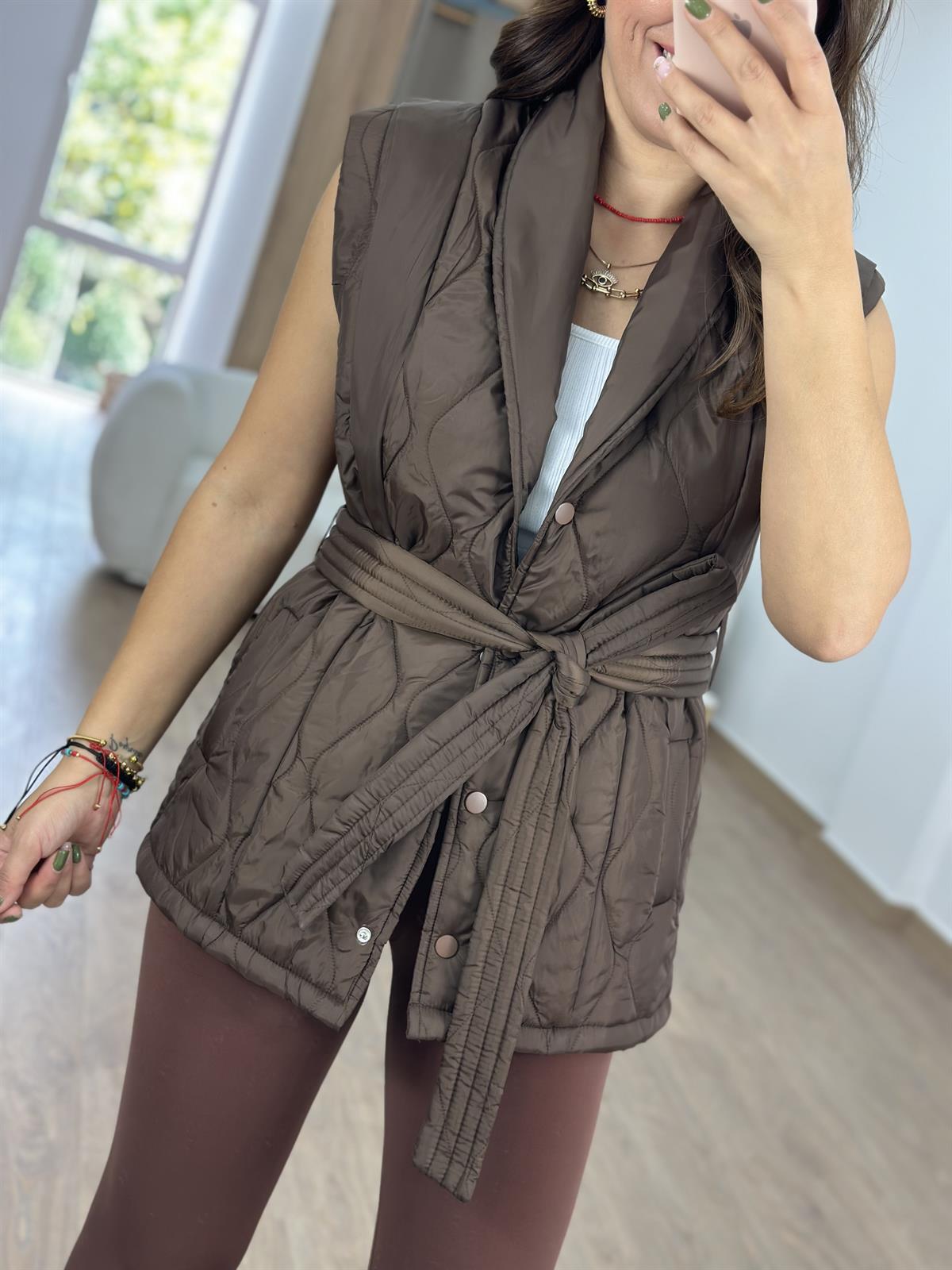 Kapitone Kuşaklı Tasarım Yelek-Kahverengi