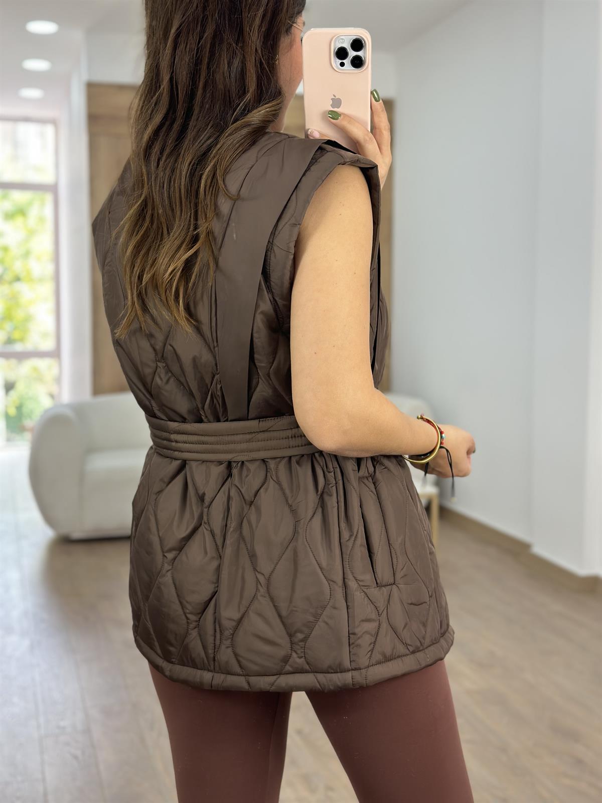 Kapitone Kuşaklı Tasarım Yelek-Kahverengi