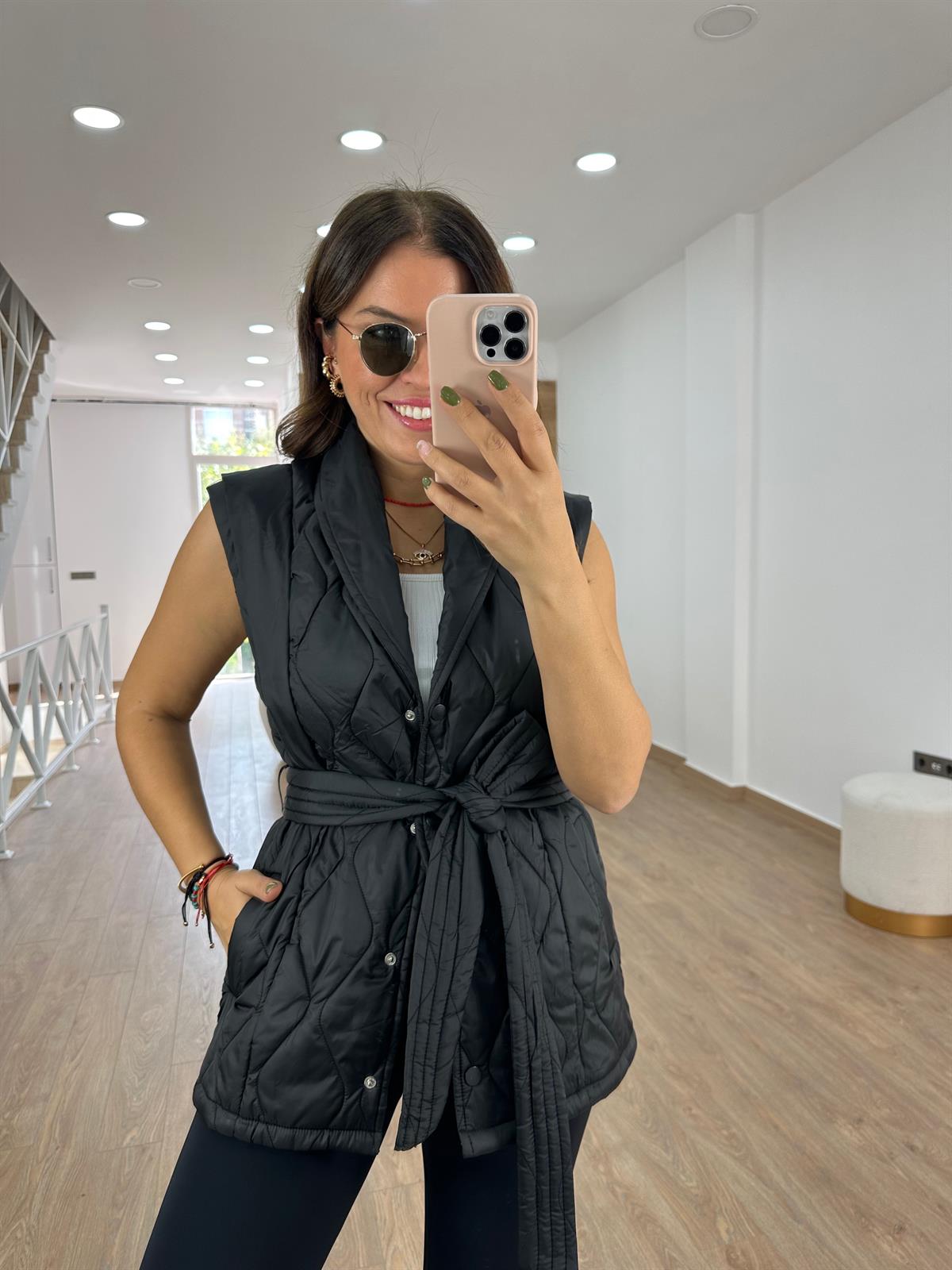 Kapitone Kuşaklı Tasarım Yelek-Siyah