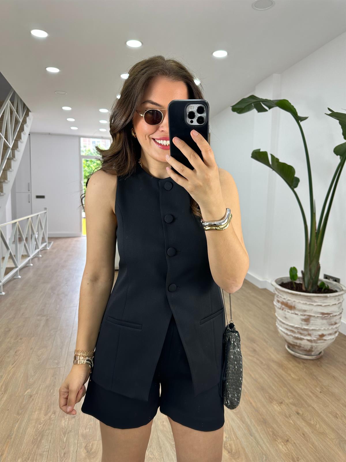 Kaplama Düğmeli Yelekli Takım-Siyah