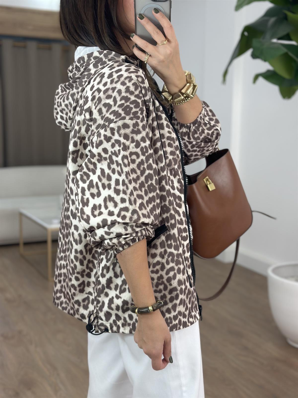 Kapüşonlu Leopar Desen Yağmurluk 