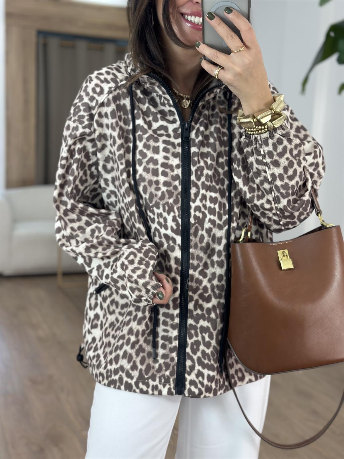 Kapüşonlu Leopar Desen Yağmurluk 