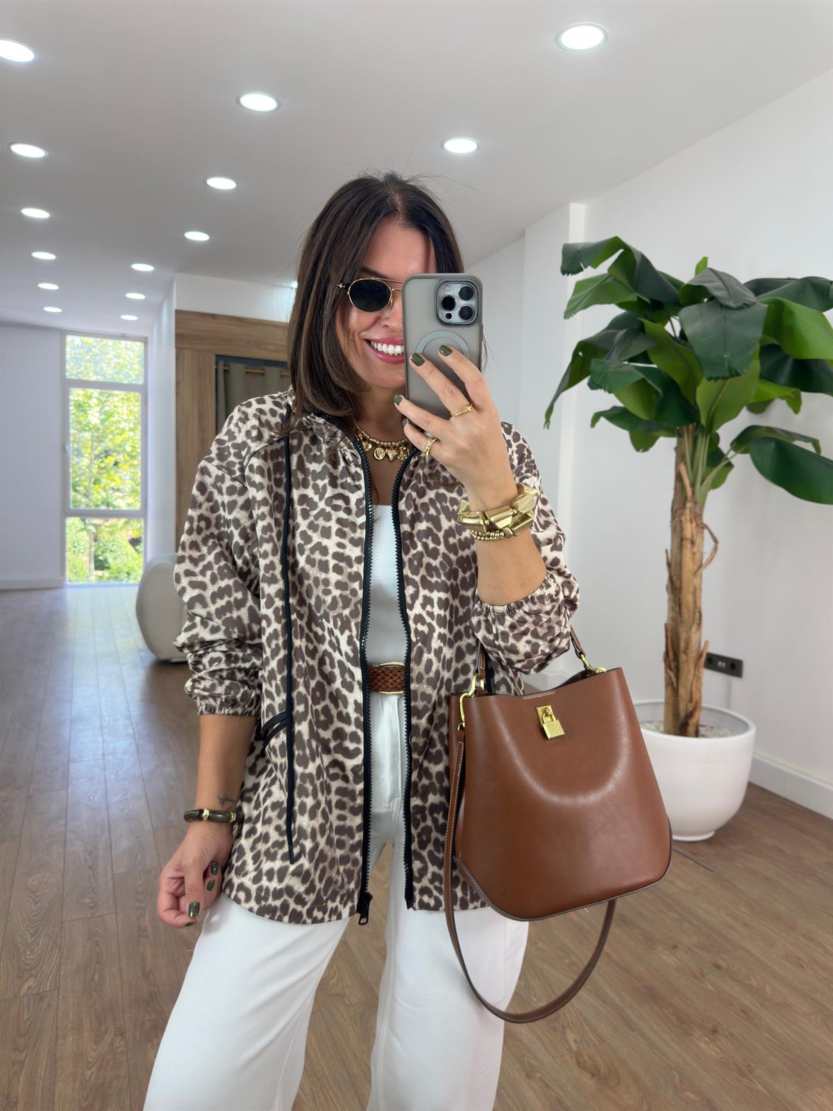 Kapüşonlu Leopar Desen Yağmurluk 