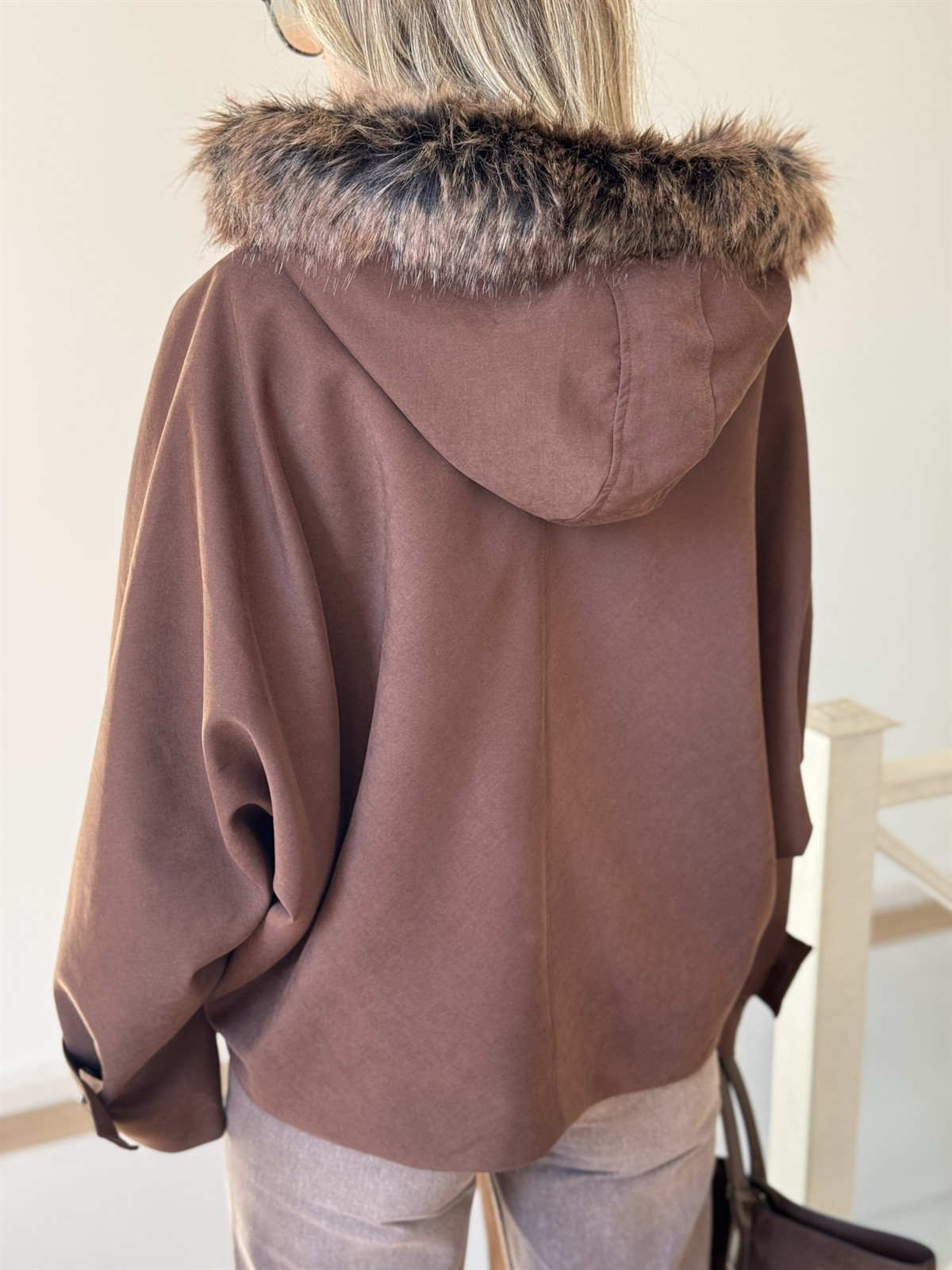 Kapüşonu Kürklü Tasarım Trenç - Kahverengi