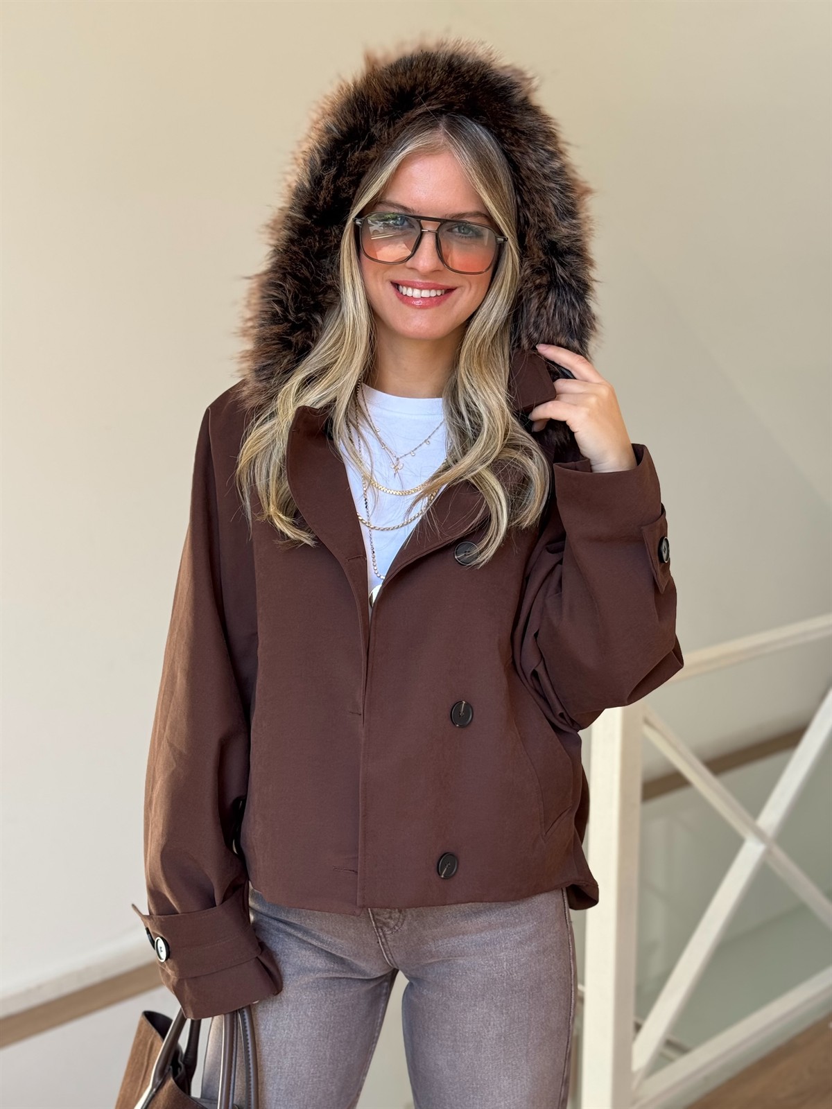 Kapüşonu Kürklü Tasarım Trenç - Kahverengi