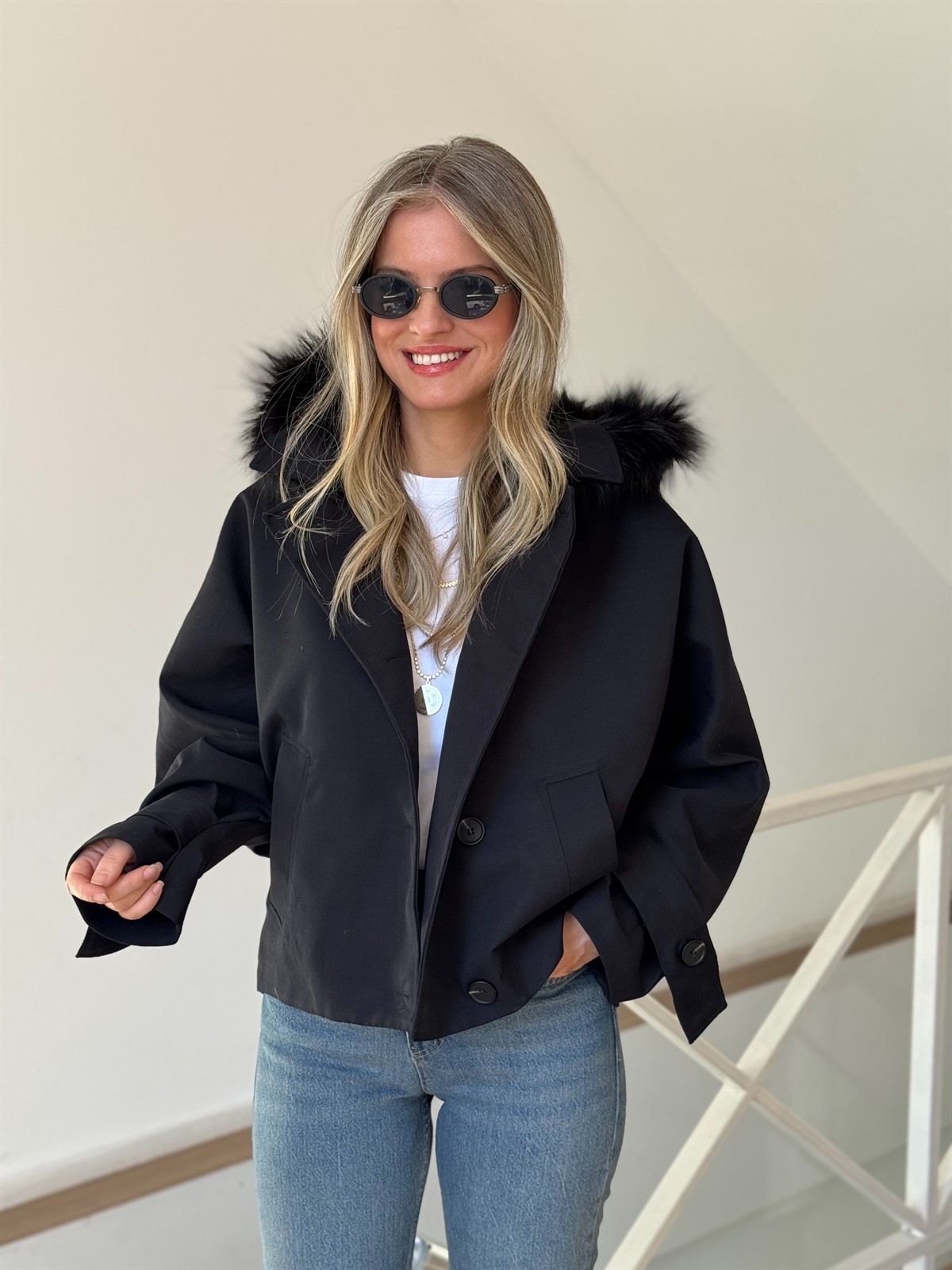 Kapüşonu Kürklü Tasarım Trenç - Siyah