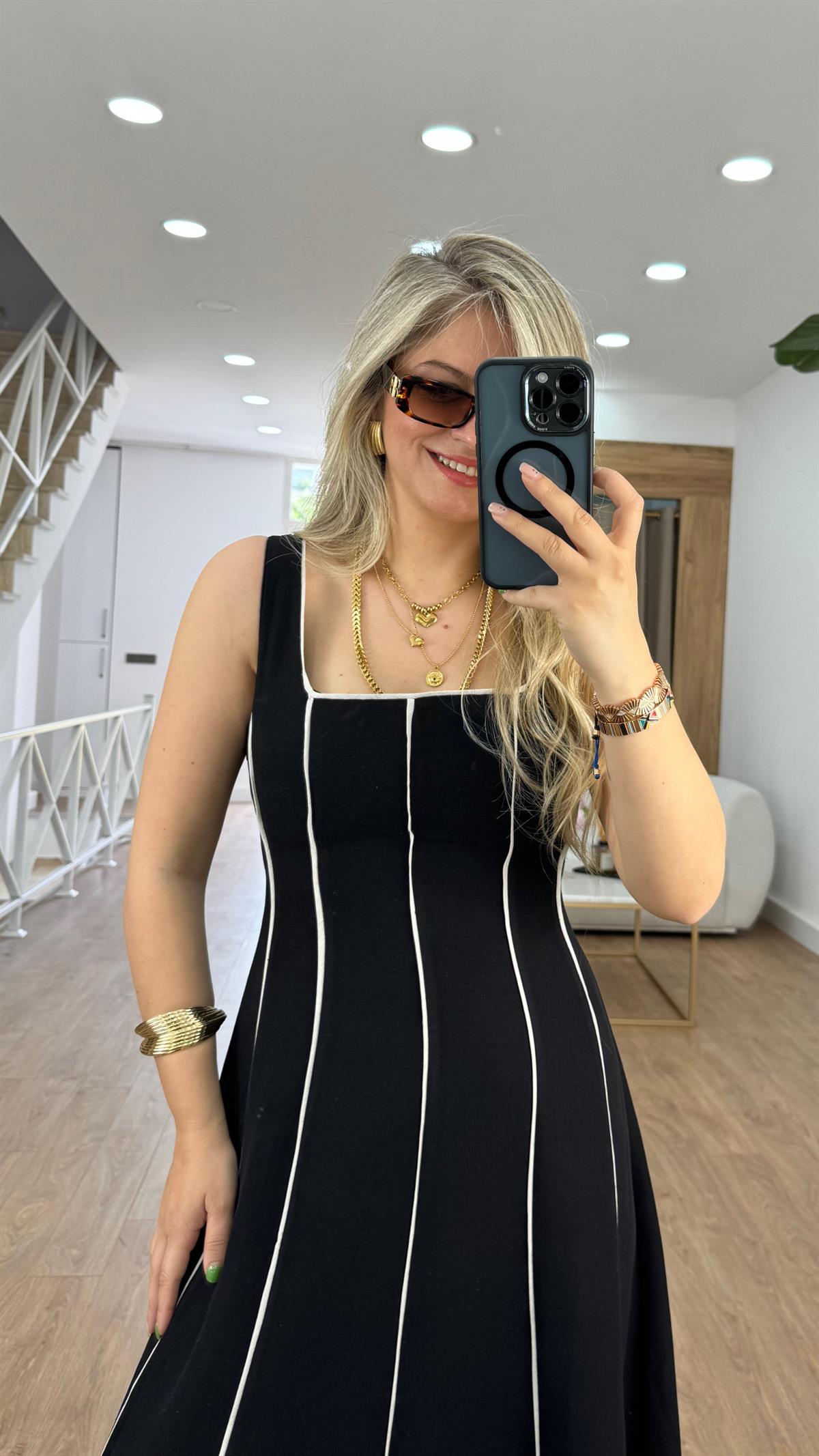 Kare Yaka Şerit Detay Elbise-Siyah