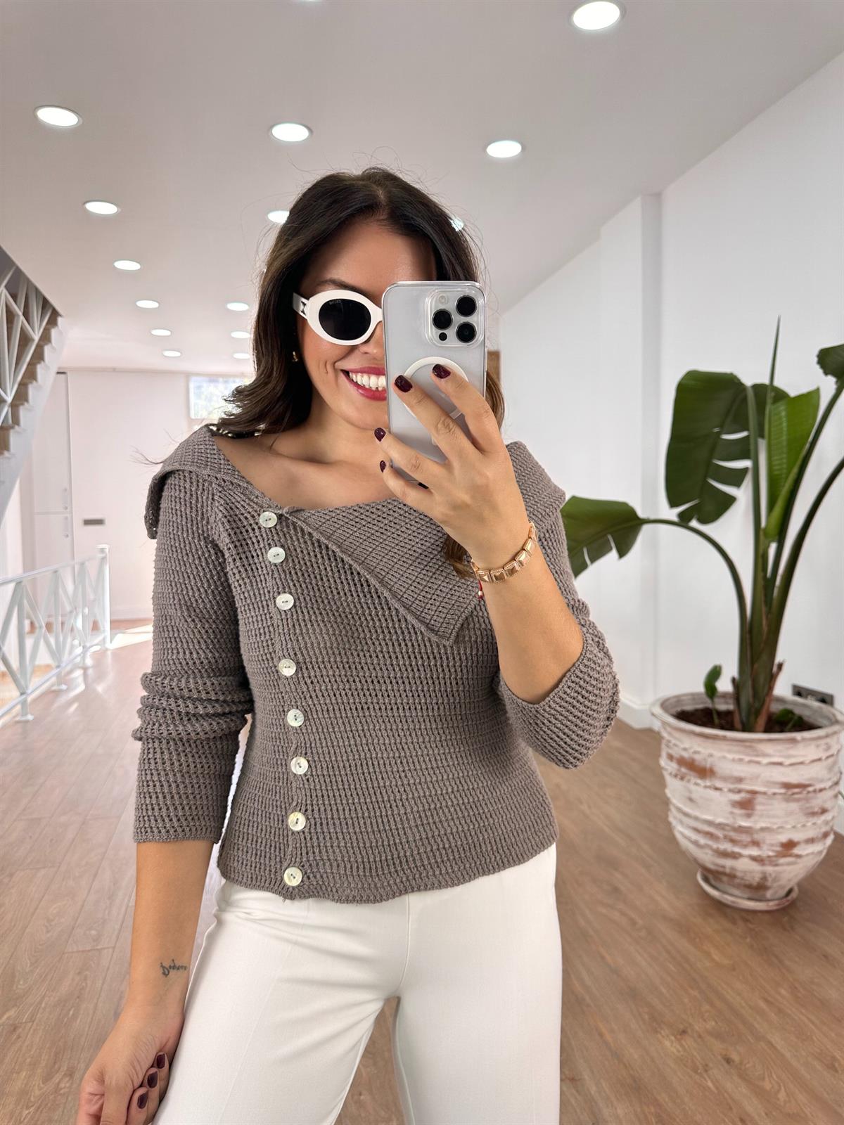 Kayık Yaka Önden Düğmeli Triko Bluz - Vizon