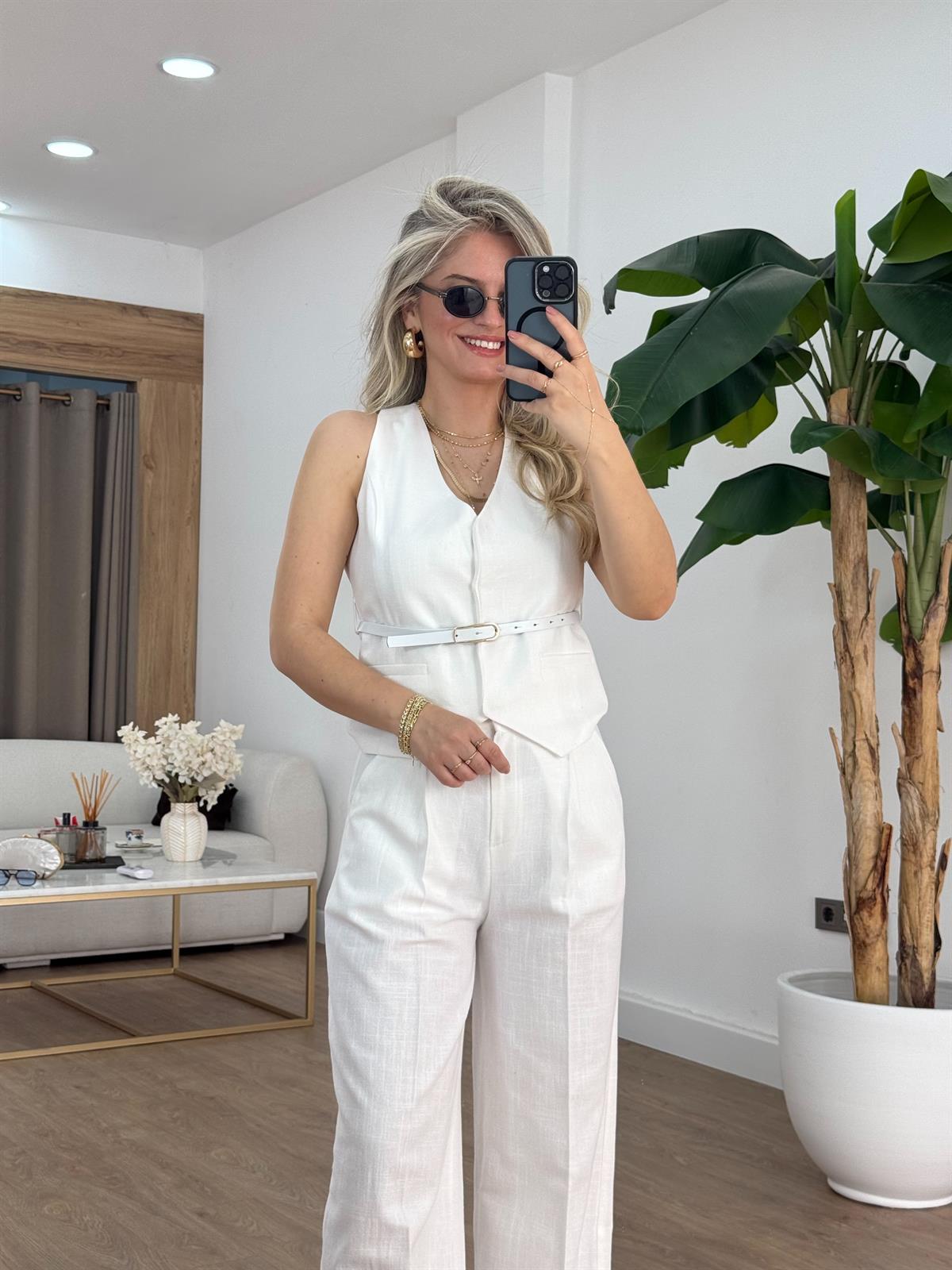 Kemerli %100 Pamuk Yelekli Keten Takım - Beyaz