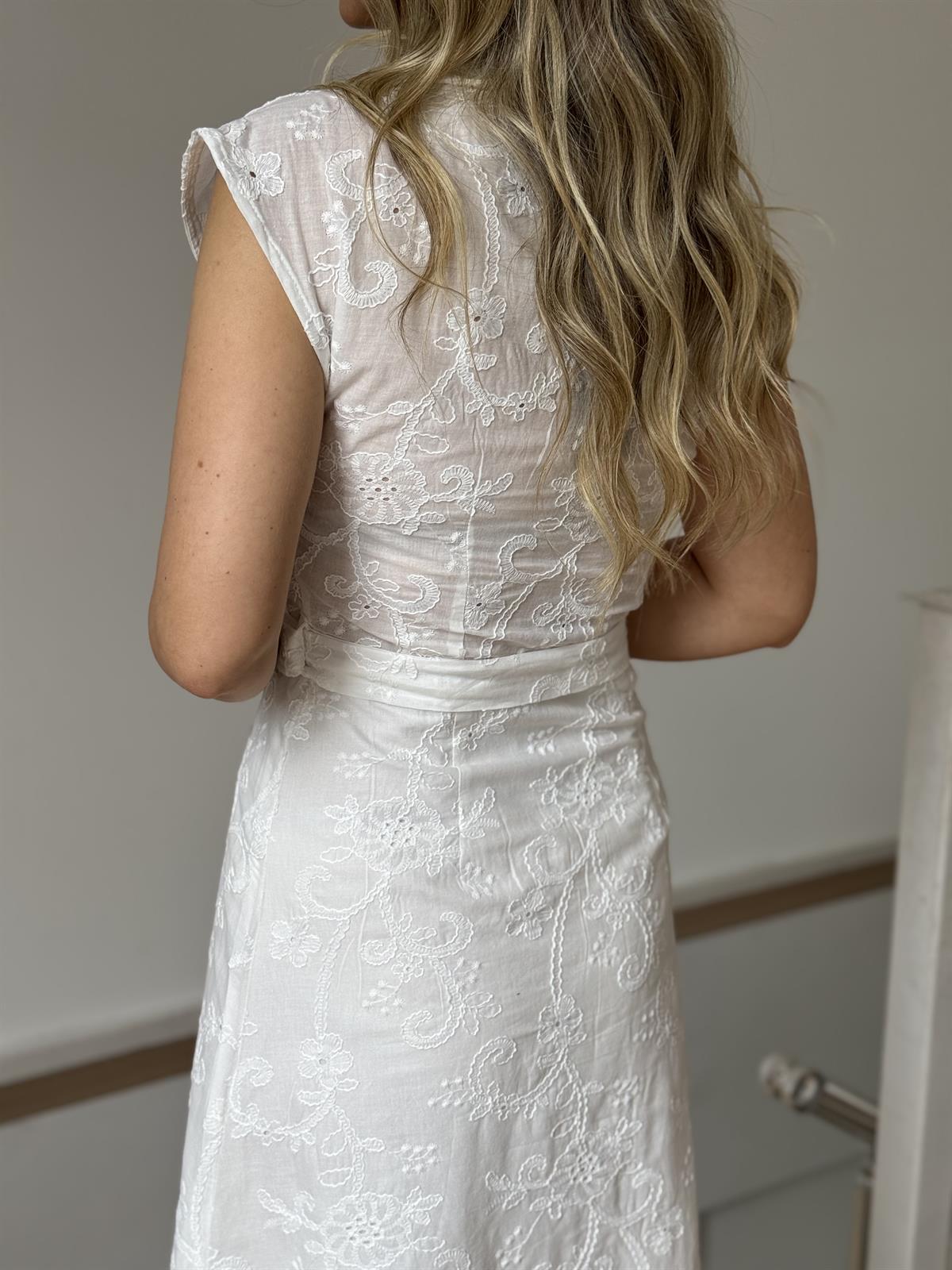 Kemerli İşlemeli Gömlek Elbise 