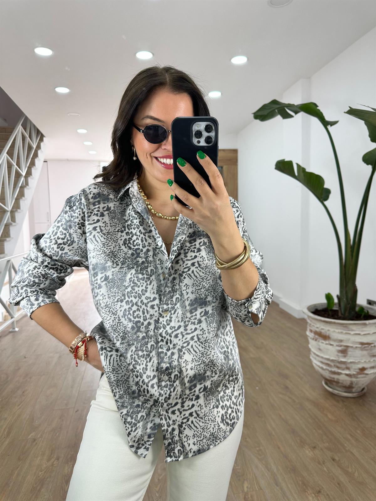 Kendinden Parlak Leopar Desenli Gömlek-Gri