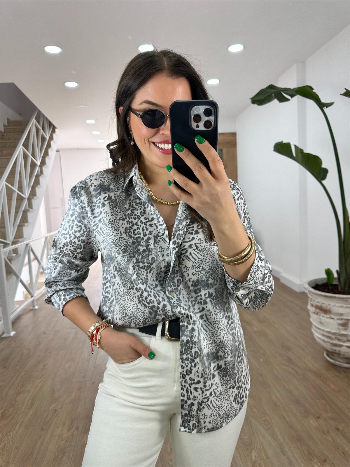 Kendinden Parlak Leopar Desenli Gömlek-Gri