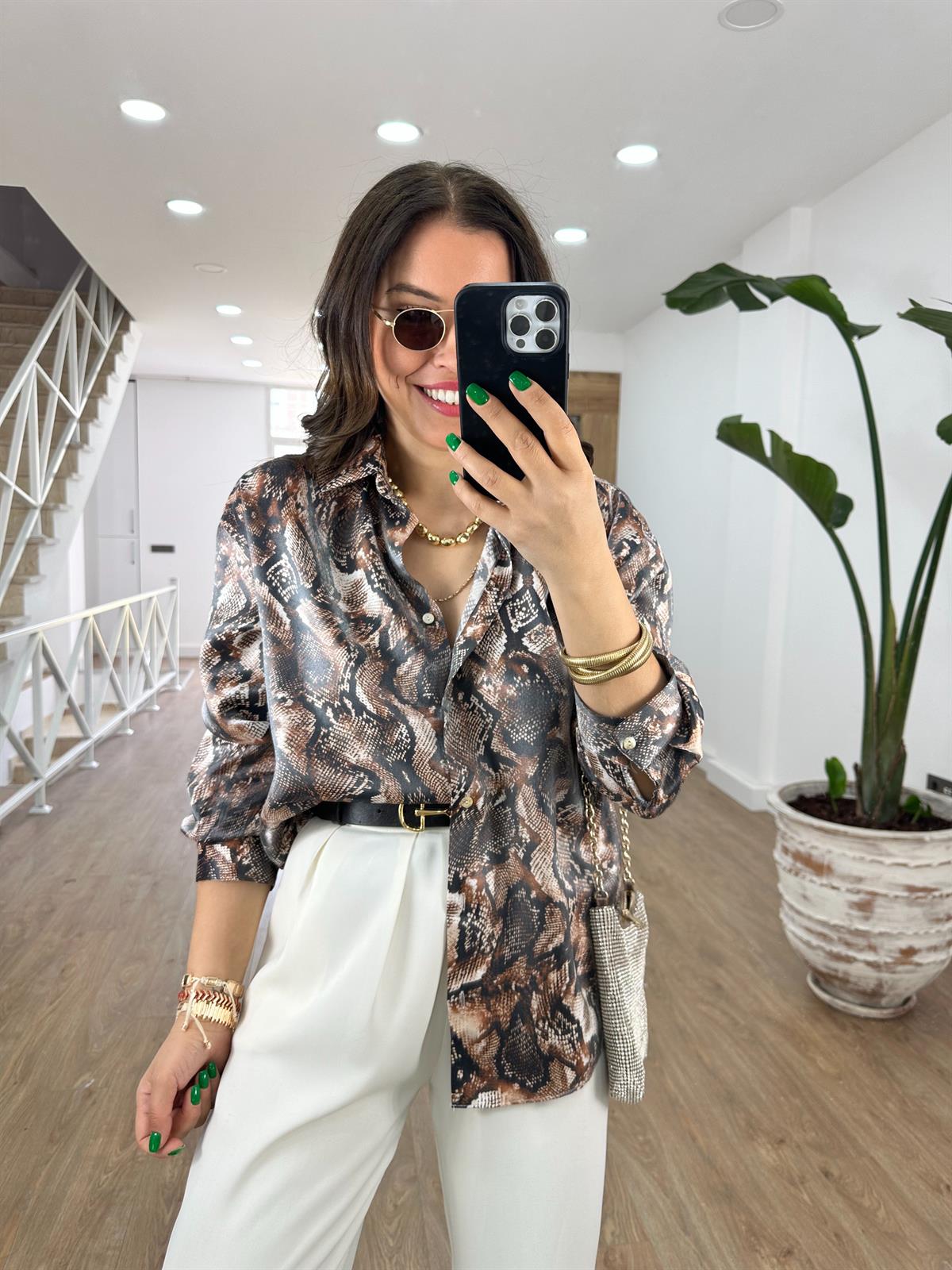 Kendinden Parlak Yılan Desenli  Gömlek