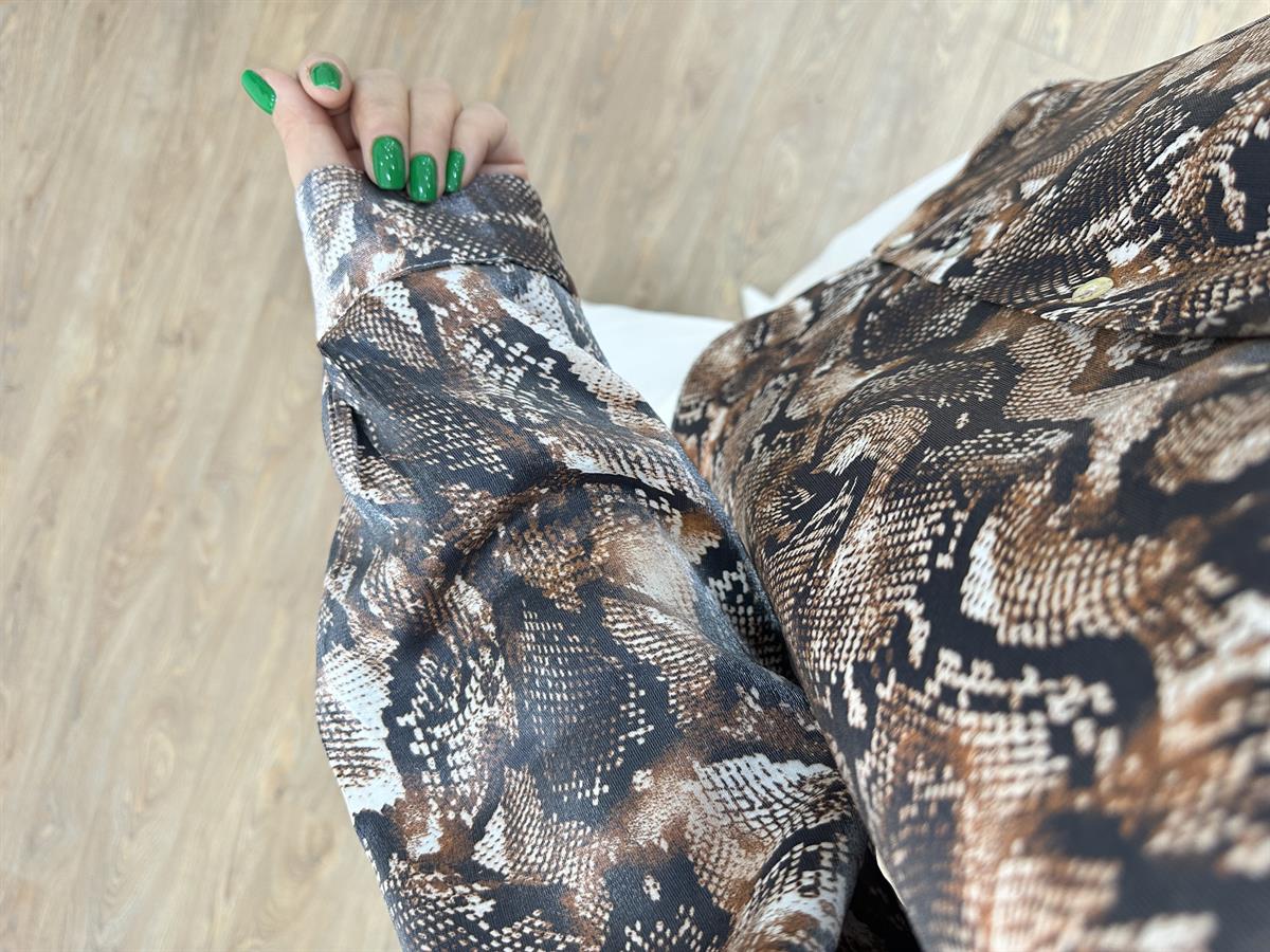 Kendinden Parlak Yılan Desenli  Gömlek