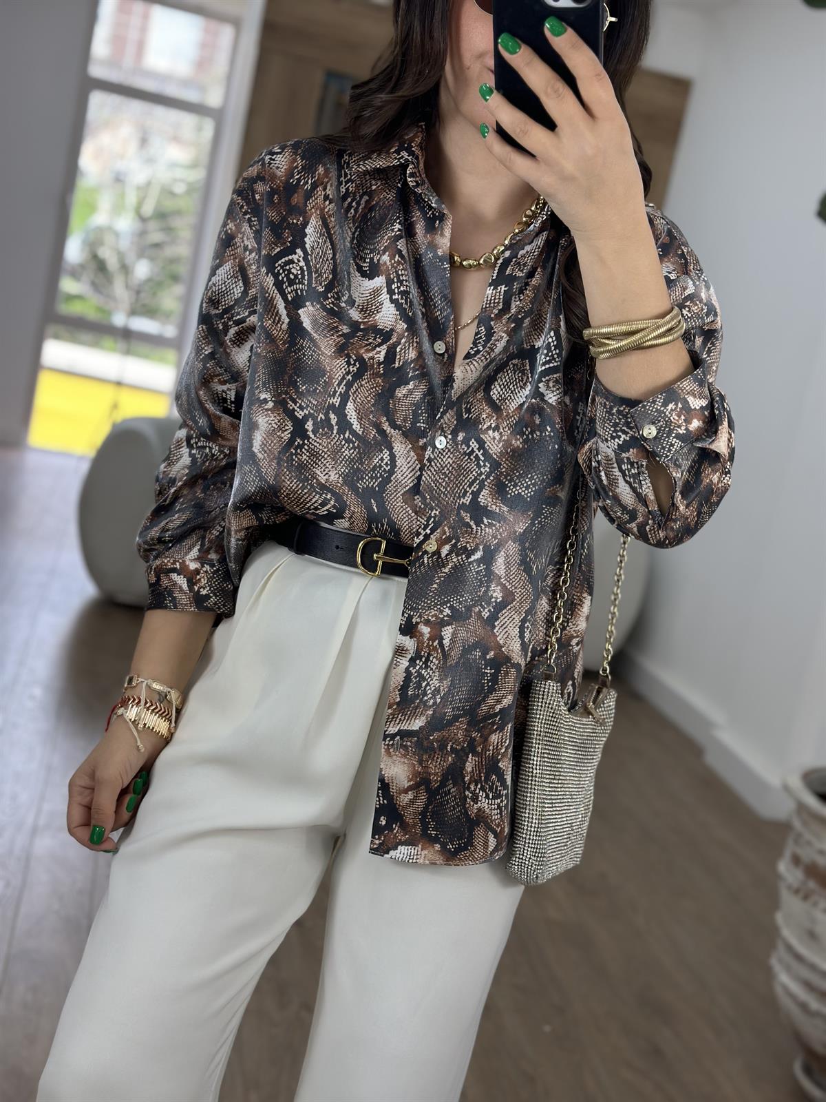 Kendinden Parlak Yılan Desenli  Gömlek