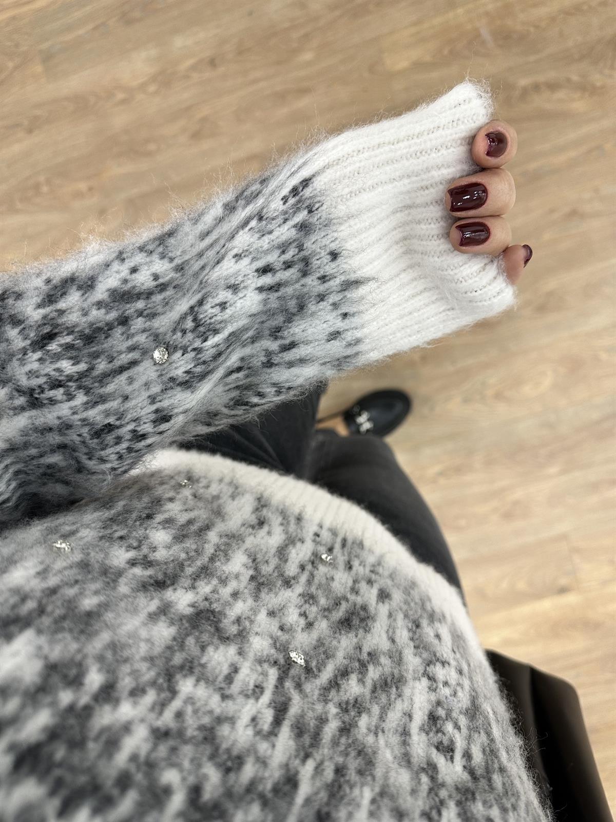 Kırçıllı Tüylü Taşlı Kazak