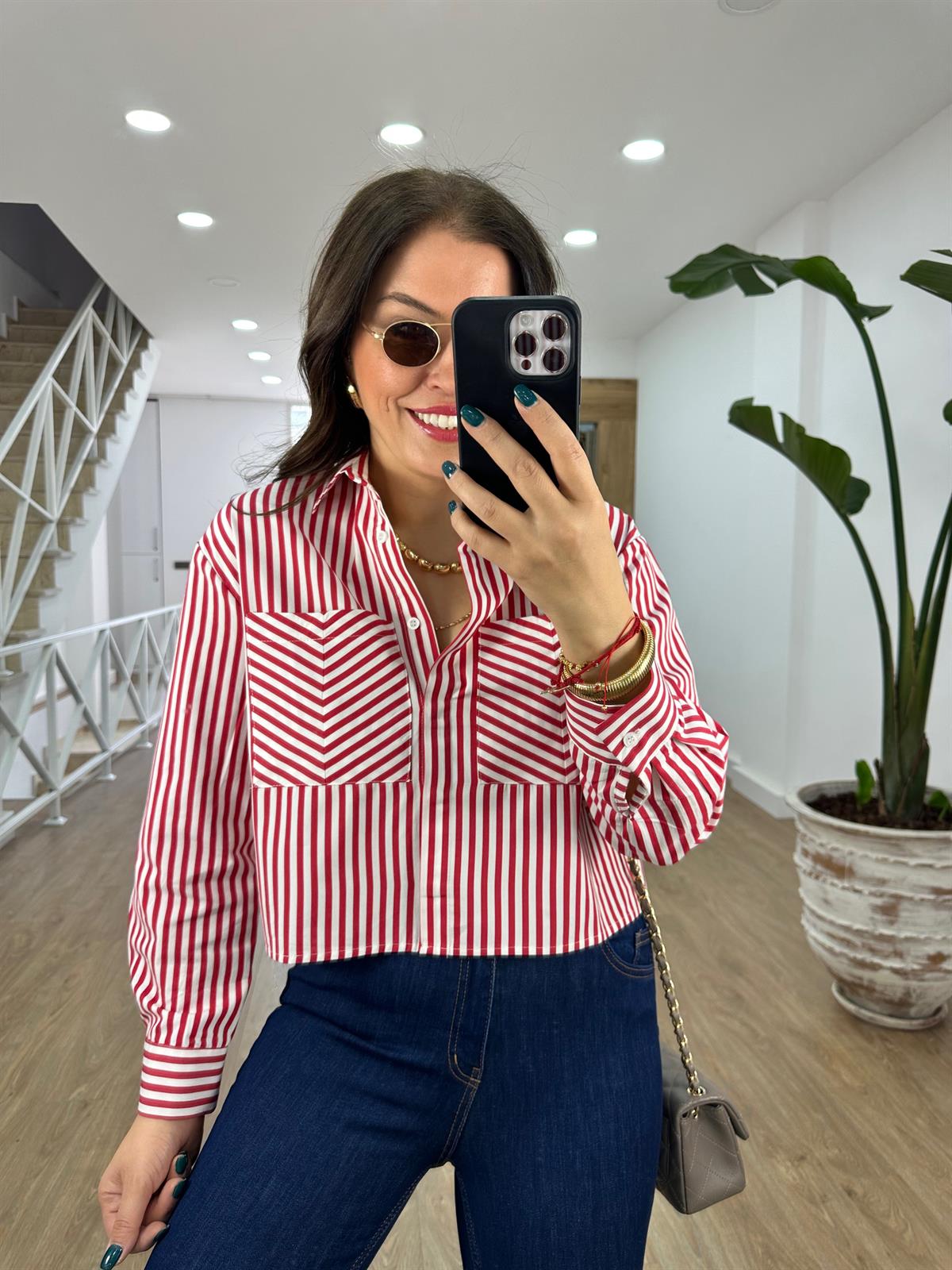 Kırmızı Çizgili Cepleri Verev Gömlek