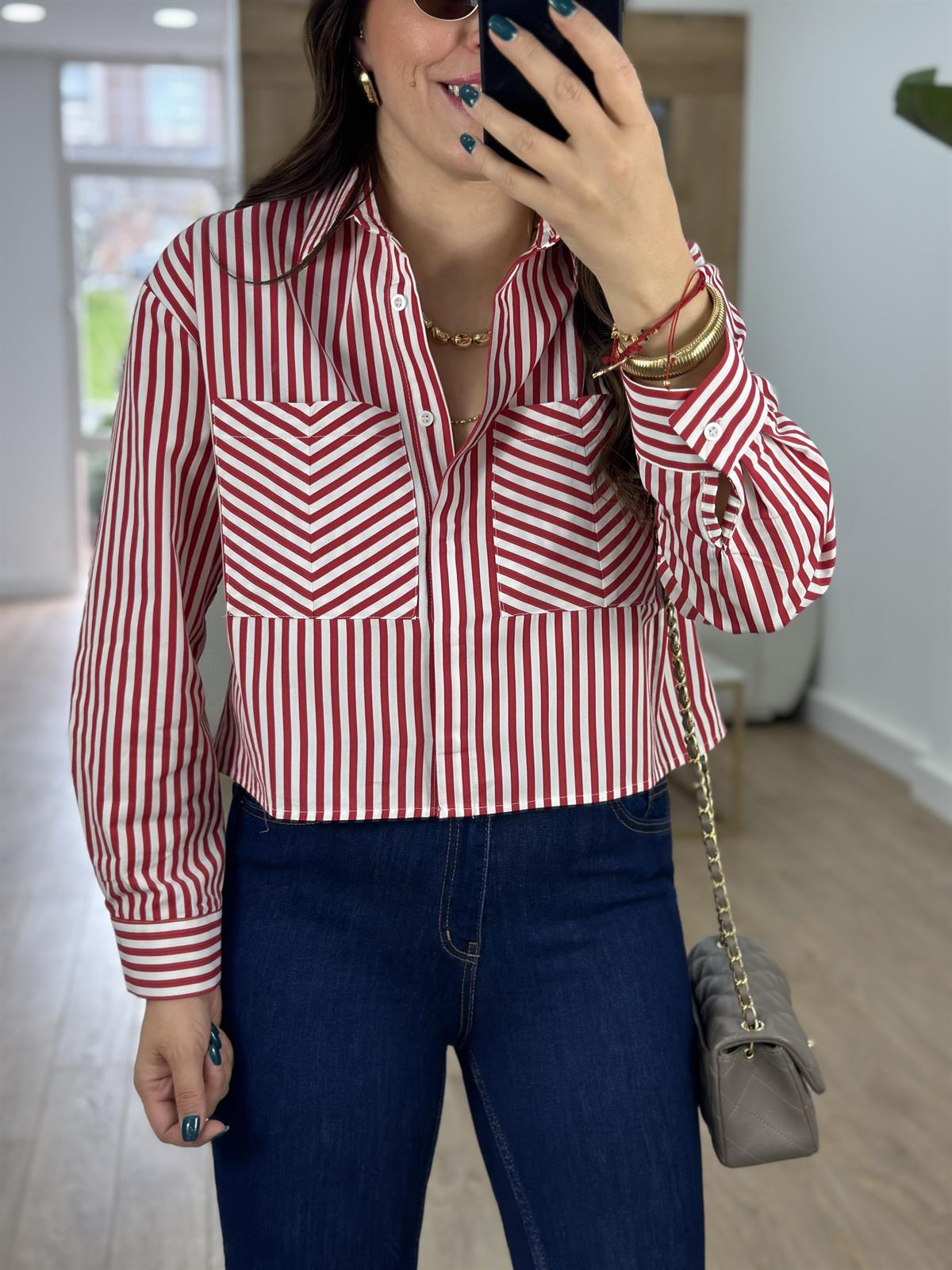 Kırmızı Çizgili Cepleri Verev Gömlek