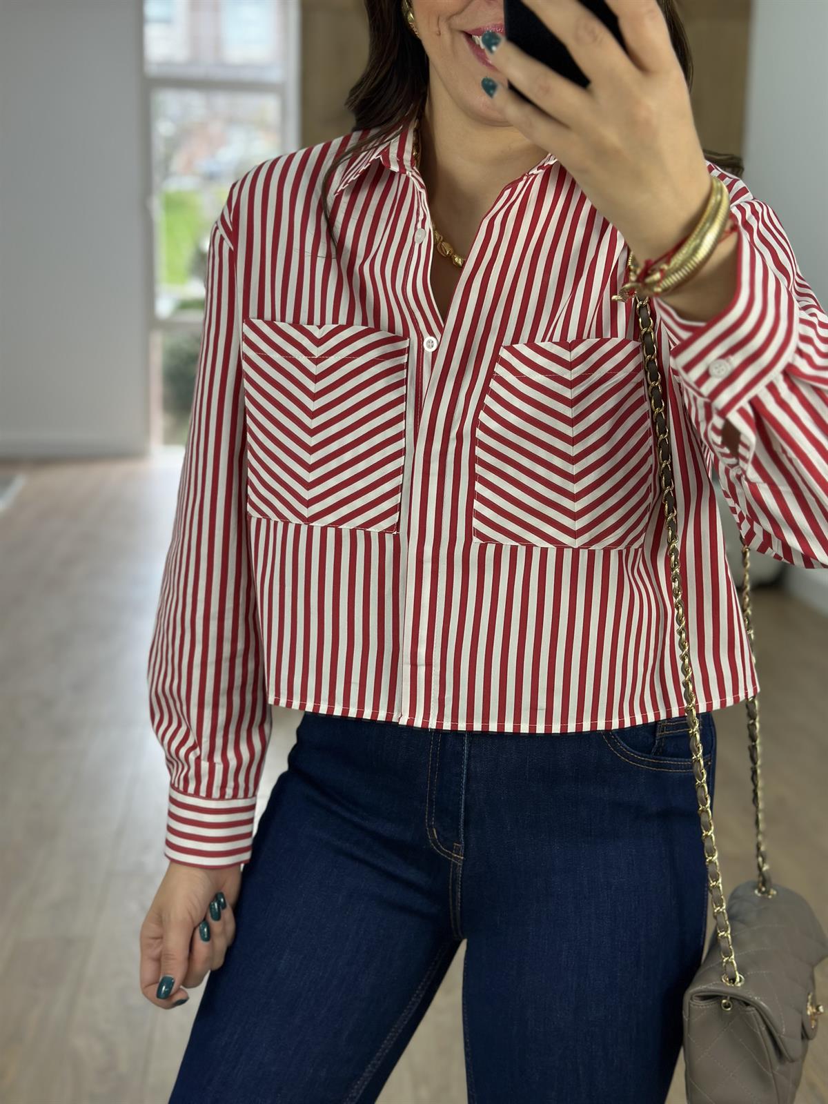 Kırmızı Çizgili Cepleri Verev Gömlek