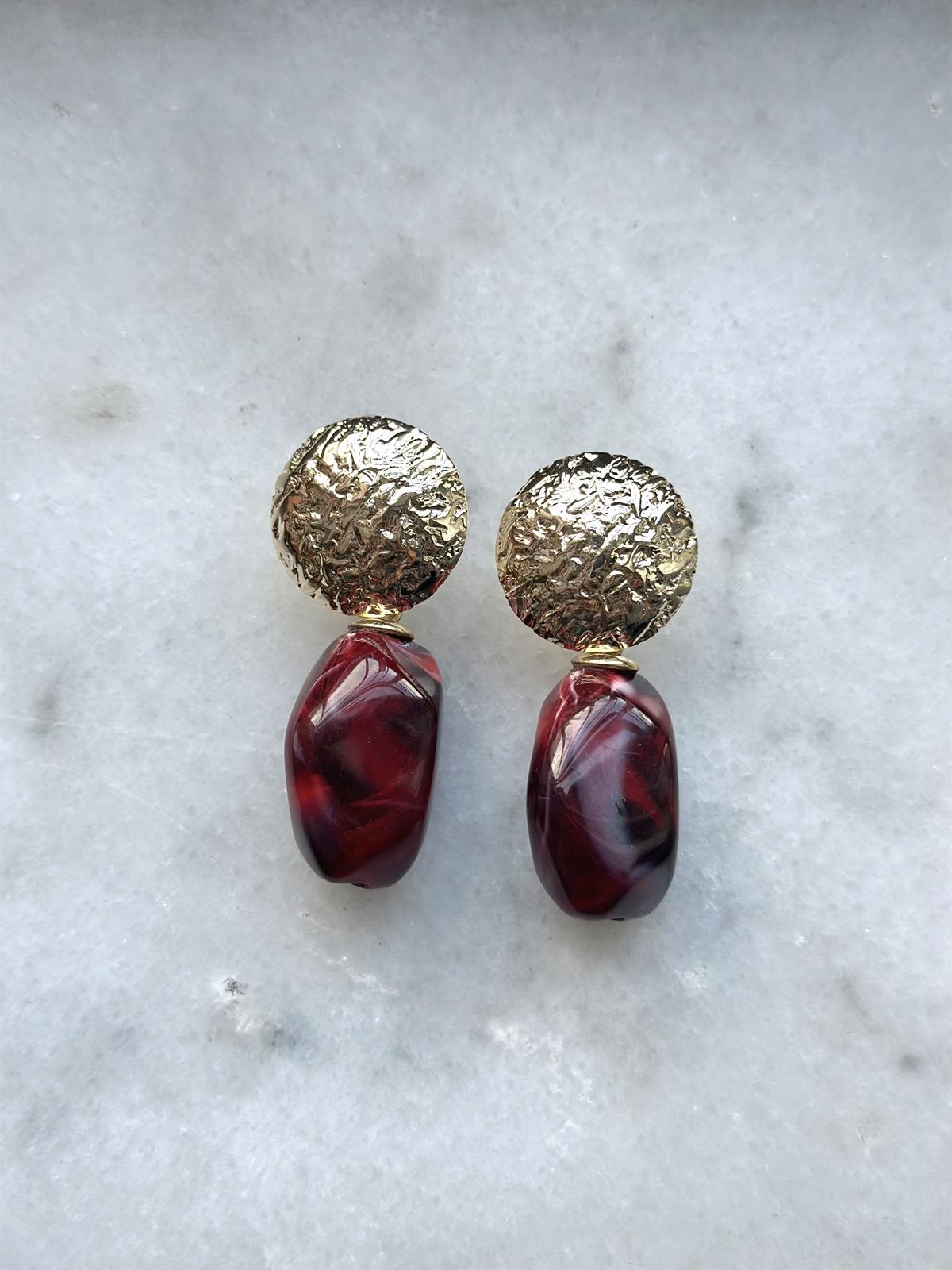Kırmızı Otantik Taşlı Gold Oval Plaka Küpe