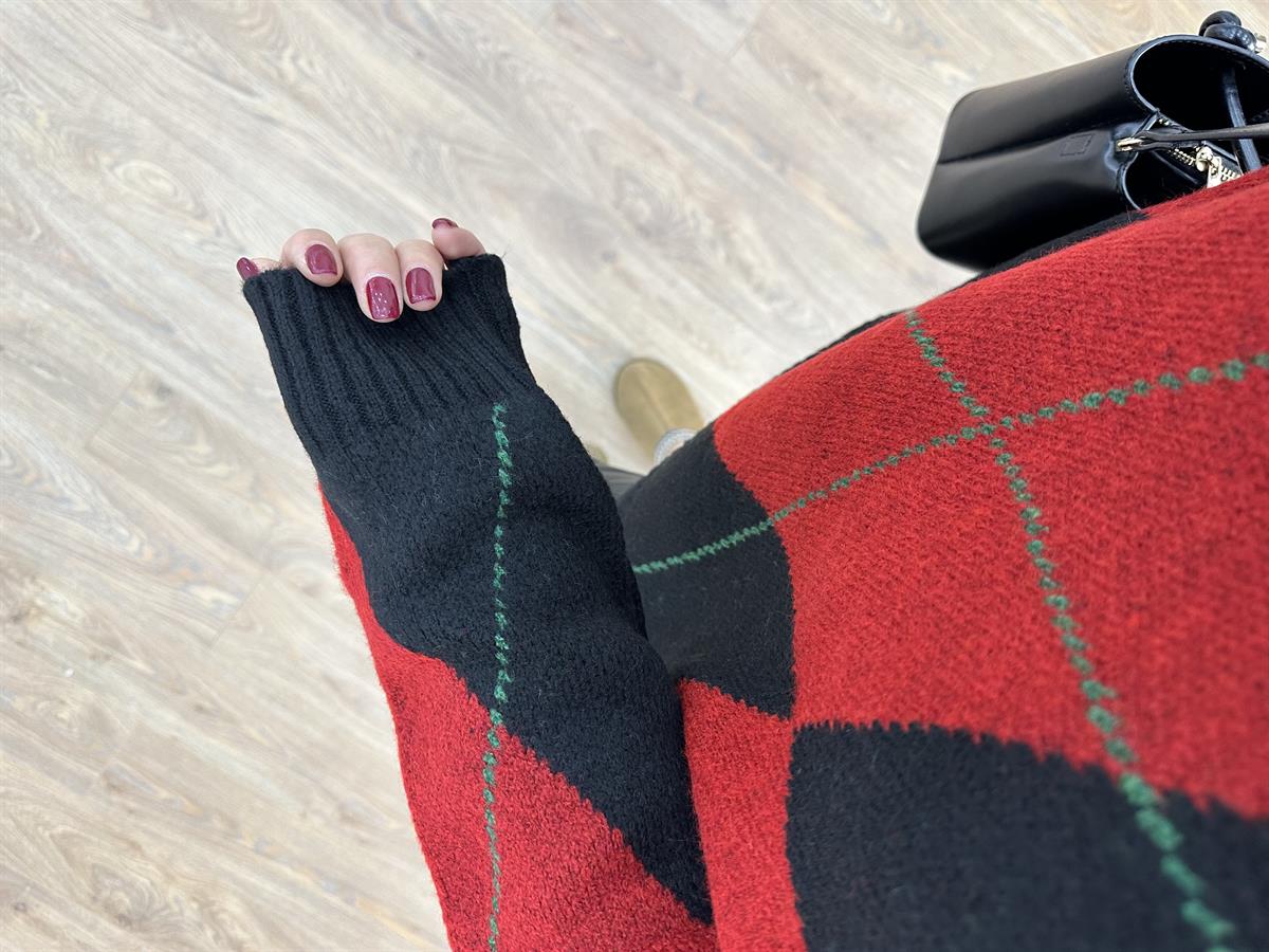 Kırmızı Siyah Baklava Desenli Kazak