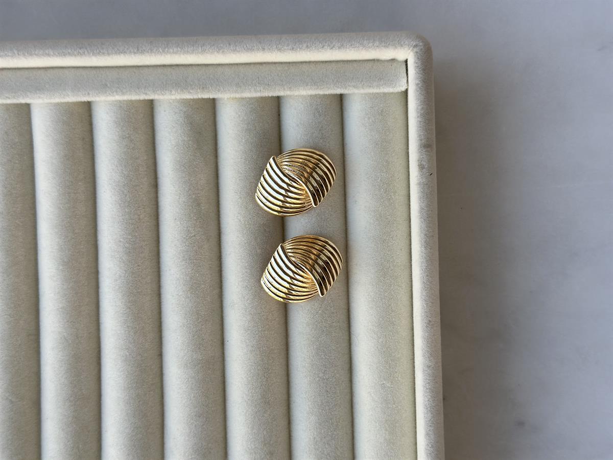 Kıvrımlı Gold Tasarım Küpe 2,5cm