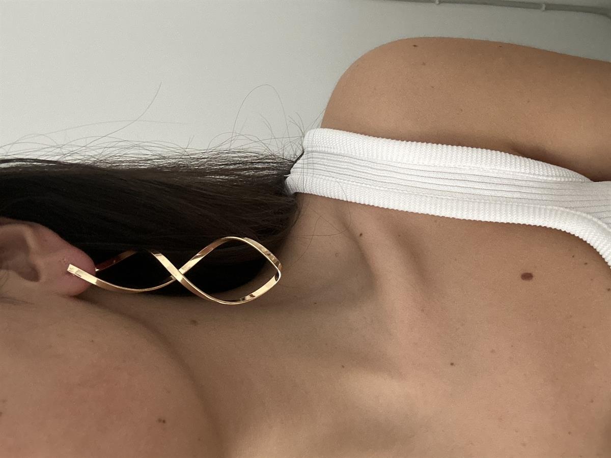 Kıvrımlı Uzun Gold Küpe 8,5cm