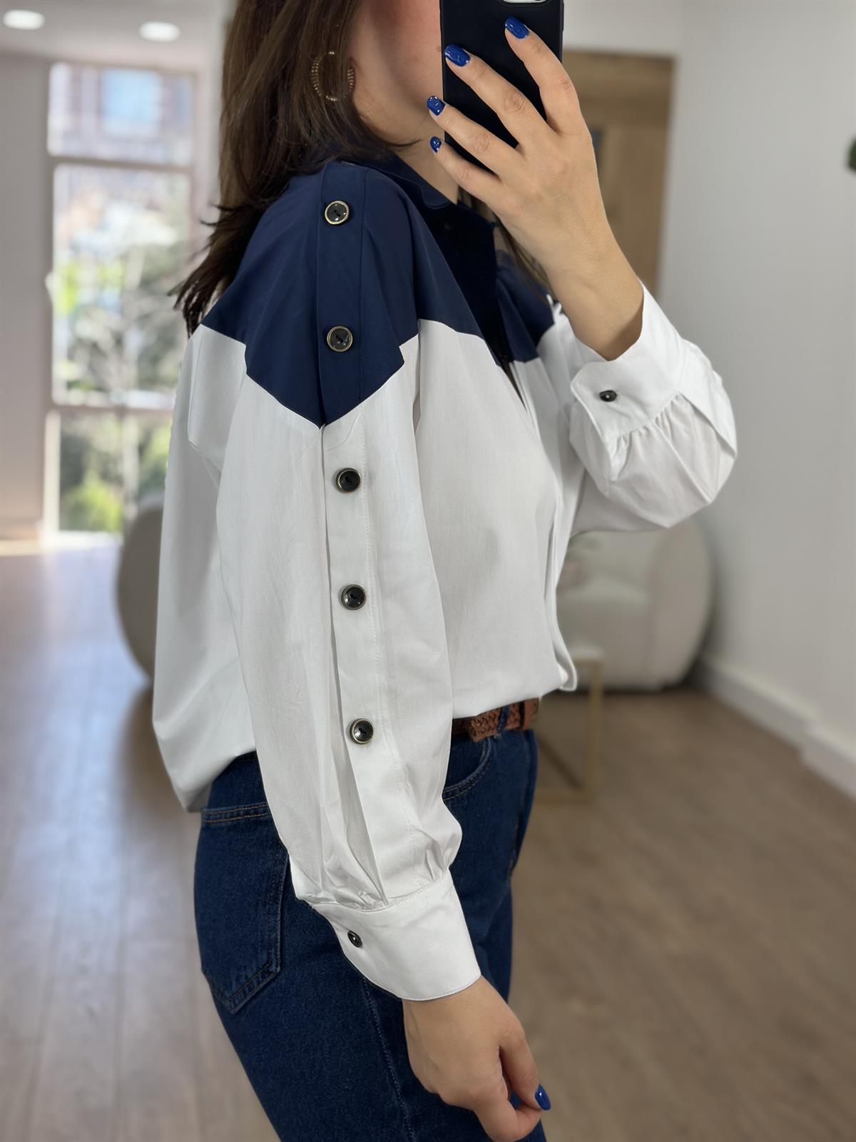 Kolları Düğmeli Poplin Gömlek