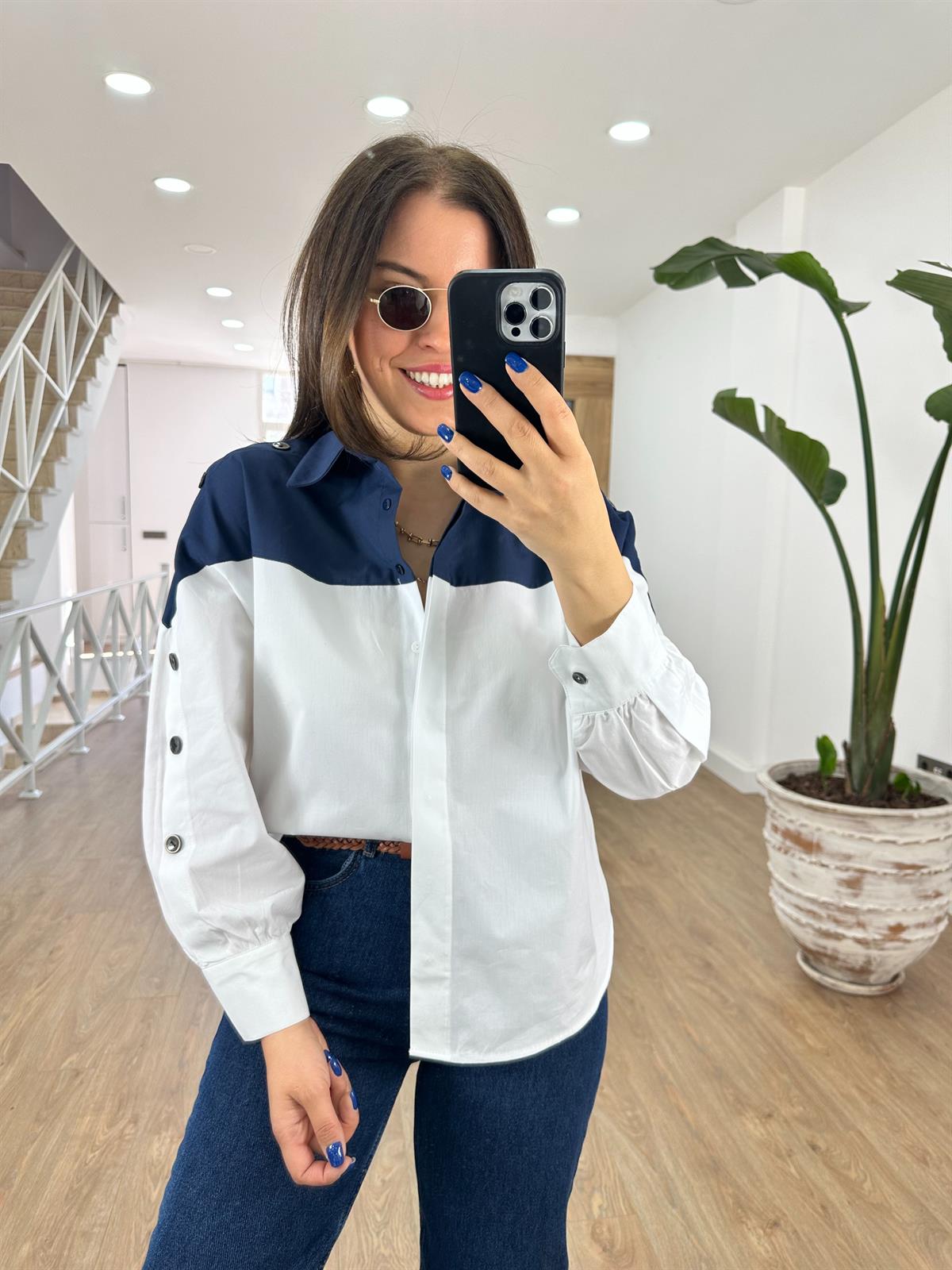 Kolları Düğmeli Poplin Gömlek