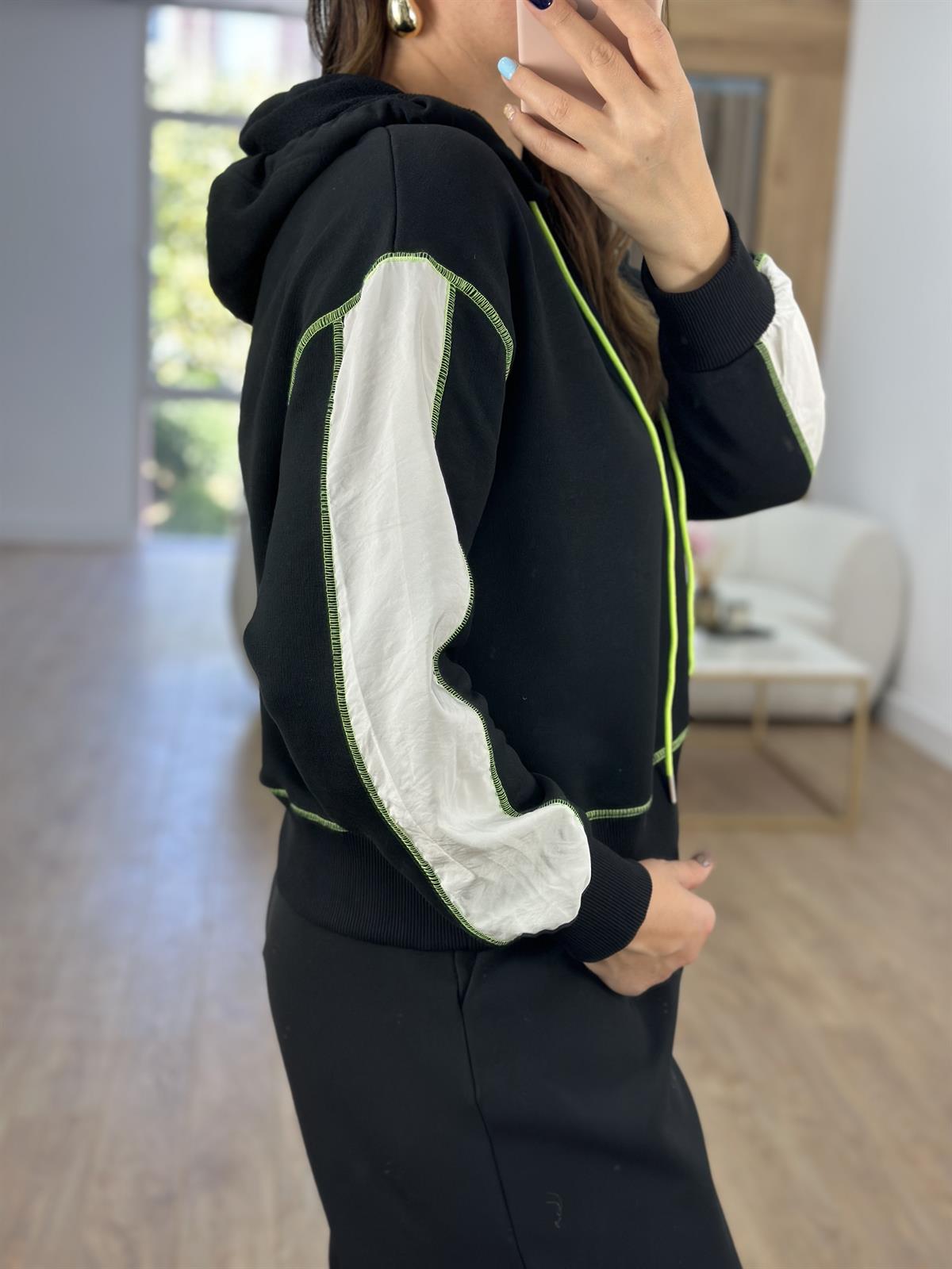 Kolları Paraşüt Detaylı Neon Bağcıklı Sweatshirt-Siyah