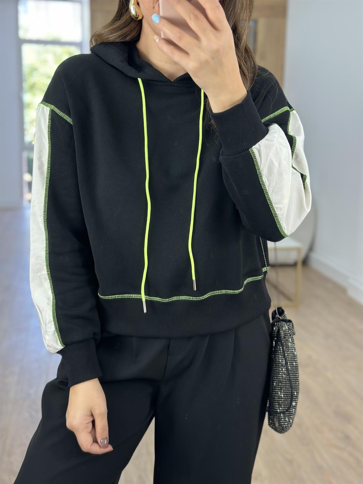 Kolları Paraşüt Detaylı Neon Bağcıklı Sweatshirt-Siyah