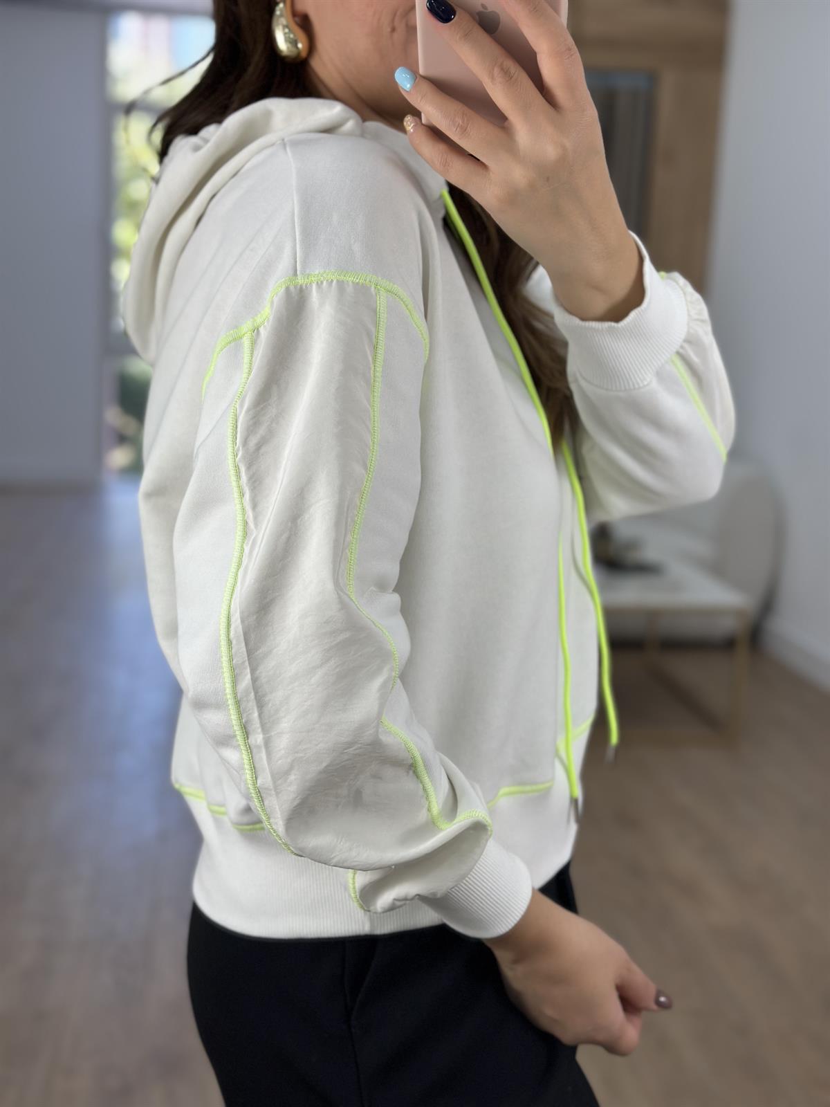 Kolları Paraşüt Detaylı Neon Bağcıklı Sweatshirt-Beyaz