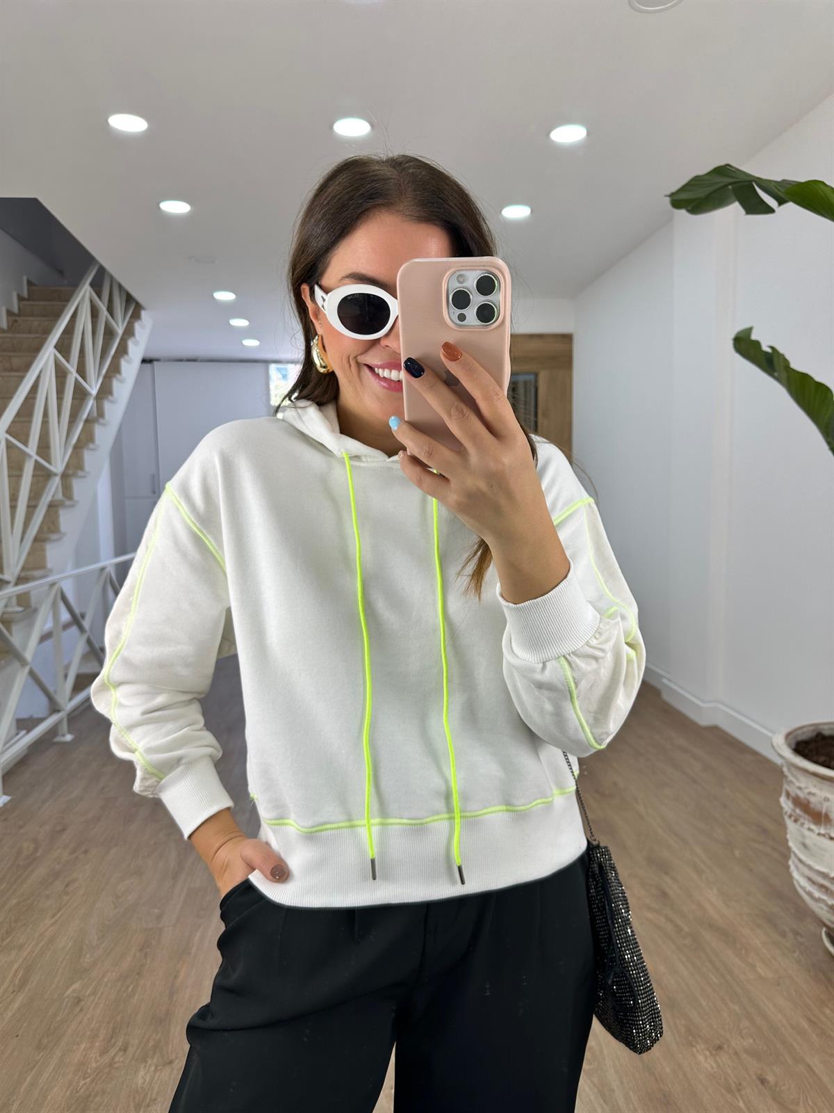 Kolları Paraşüt Detaylı Neon Bağcıklı Sweatshirt-Beyaz