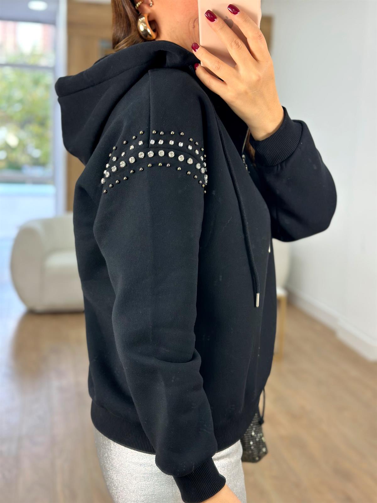 Kolları Taş Detaylı Yarım Fermuarlı Sweatshirt-Siyah