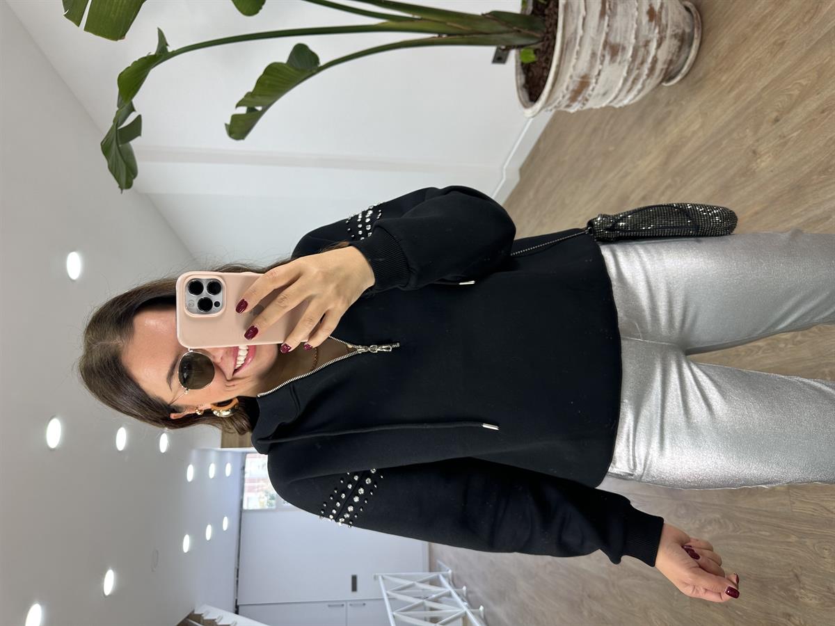 Kolları Taş Detaylı Yarım Fermuarlı Sweatshirt-Siyah